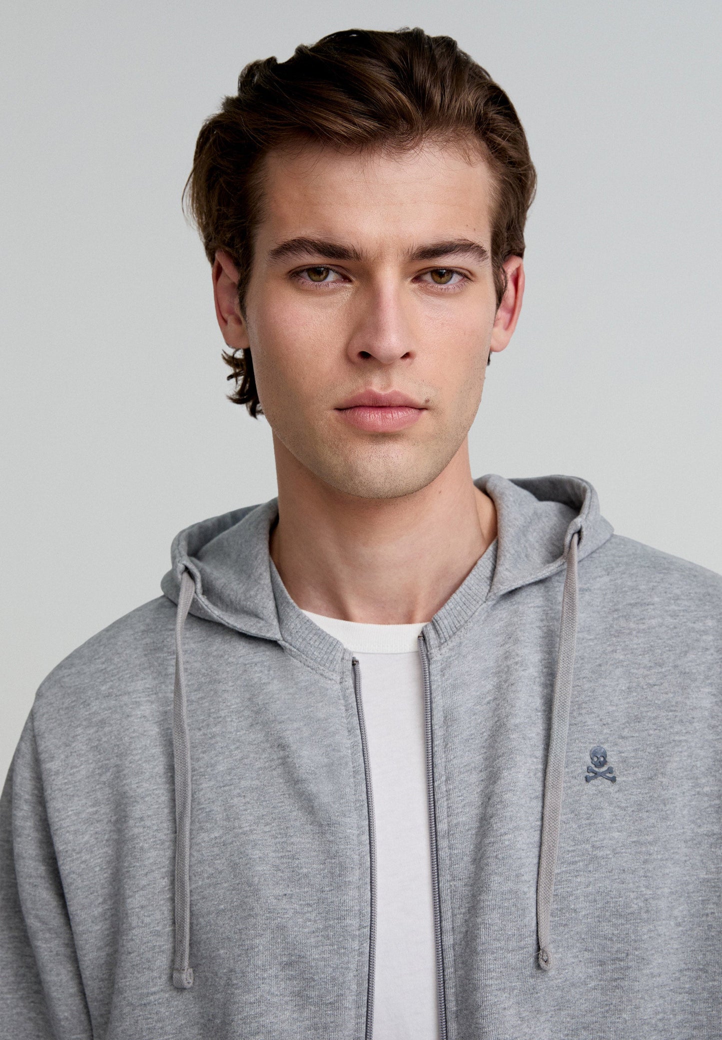 SWEAT CAPUCHE SKULL CONTRASTE