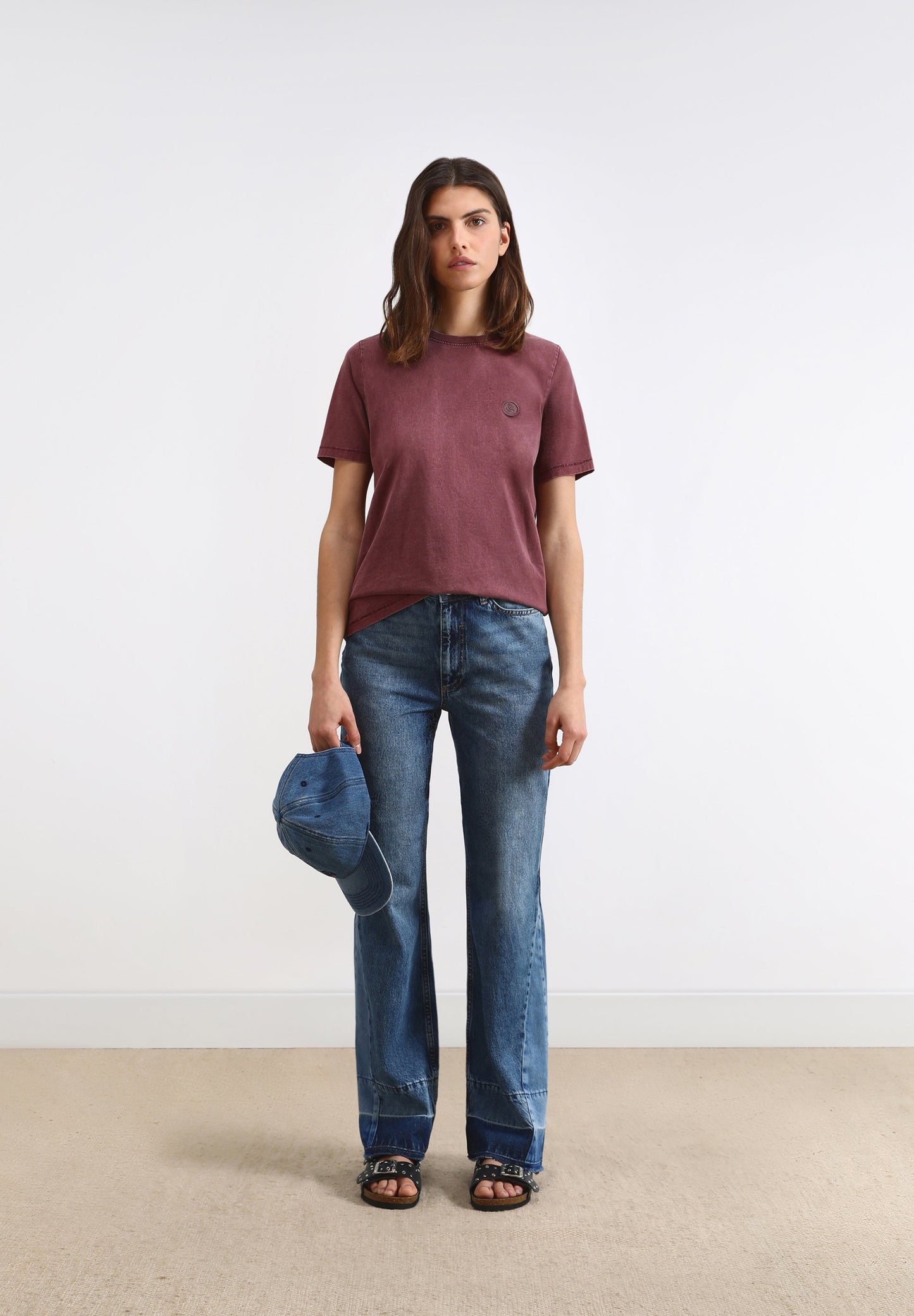 T-SHIRT WITH SKULL PATCH