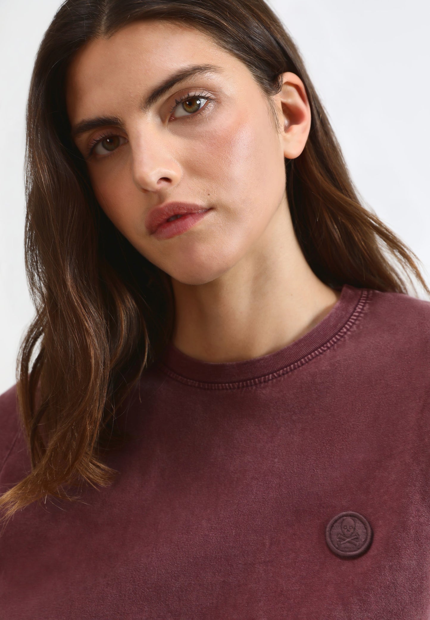 T-SHIRT WITH SKULL PATCH