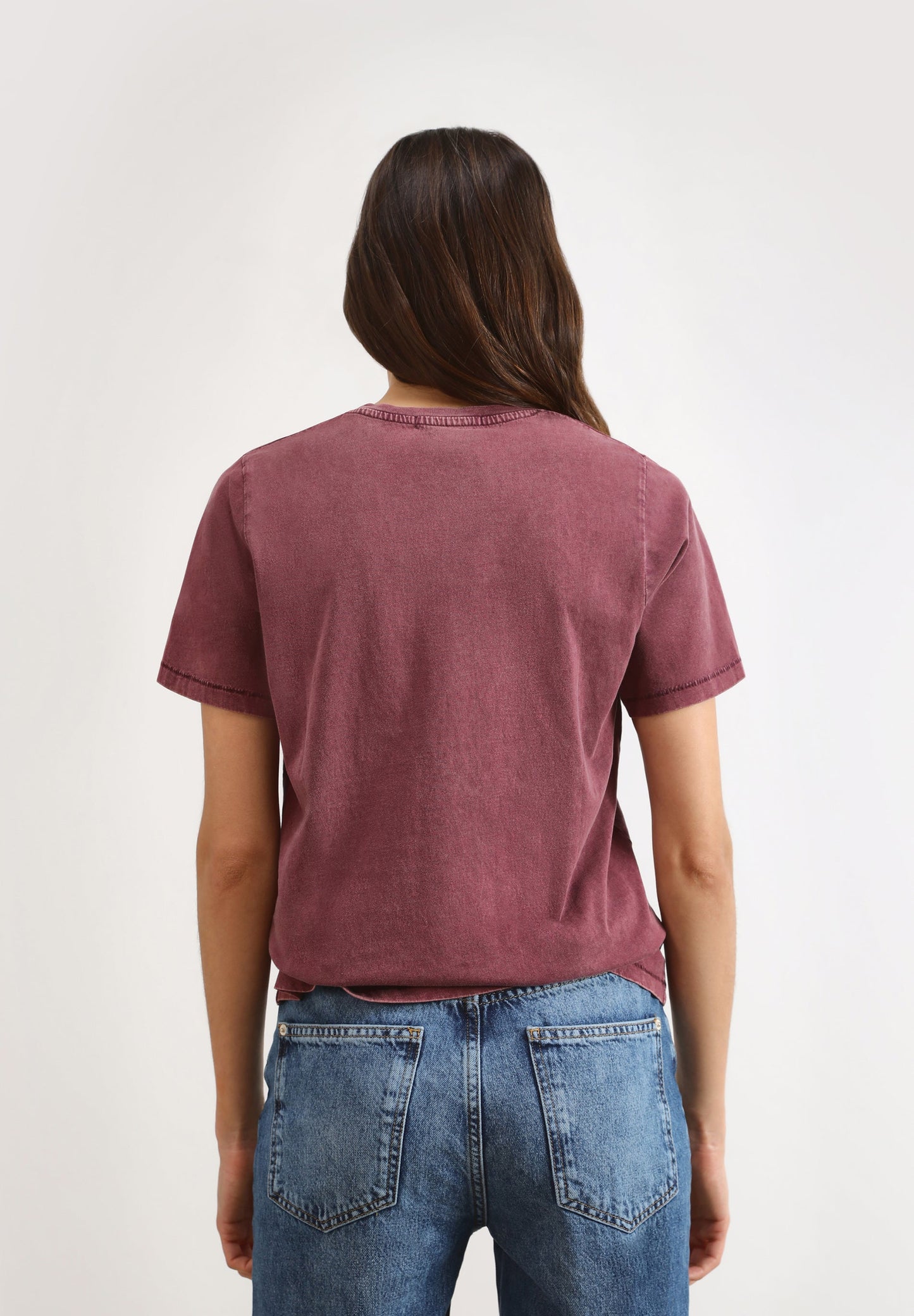 T-SHIRT WITH SKULL PATCH