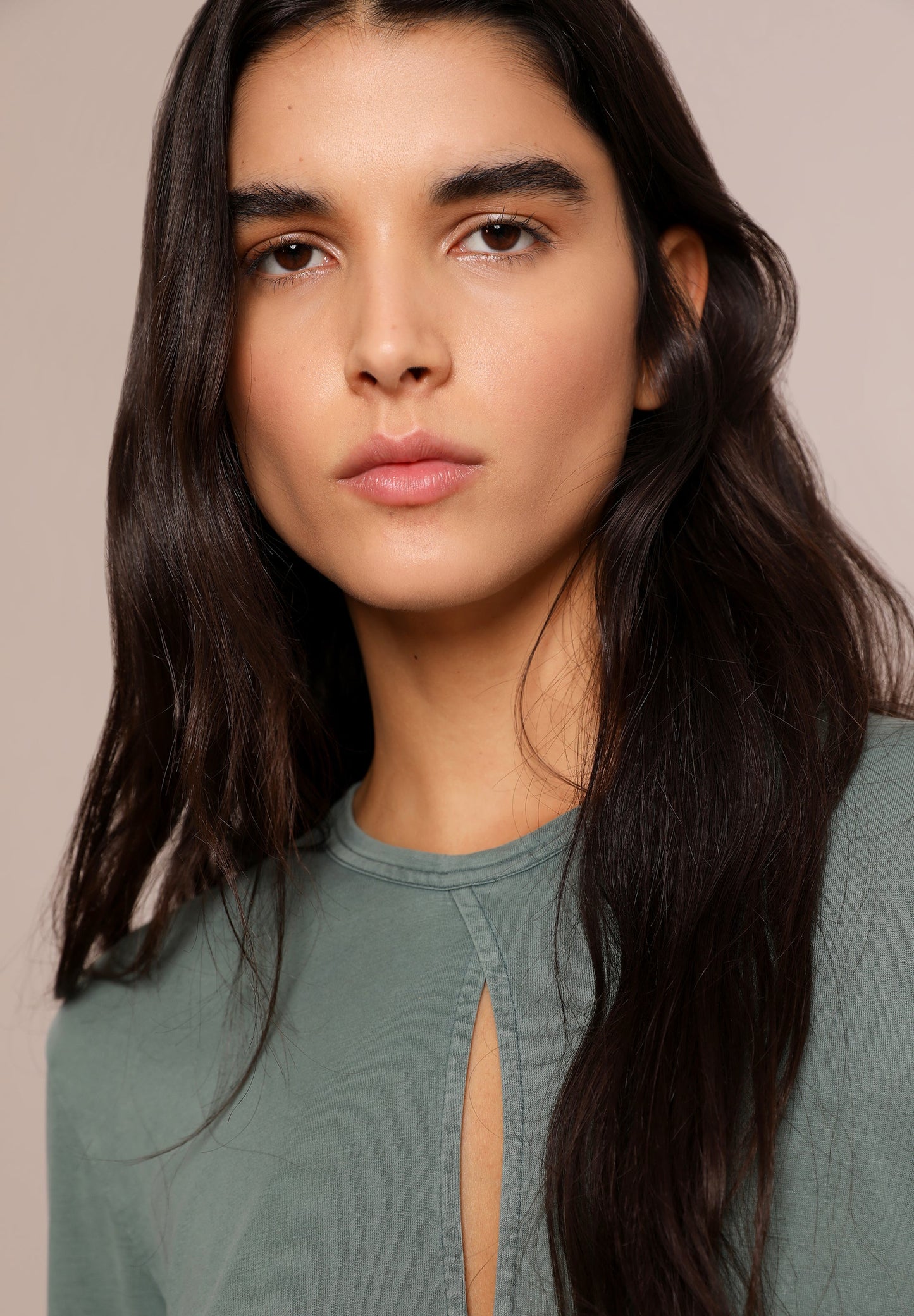 CROSSOVER CUT-OUT T-SHIRT