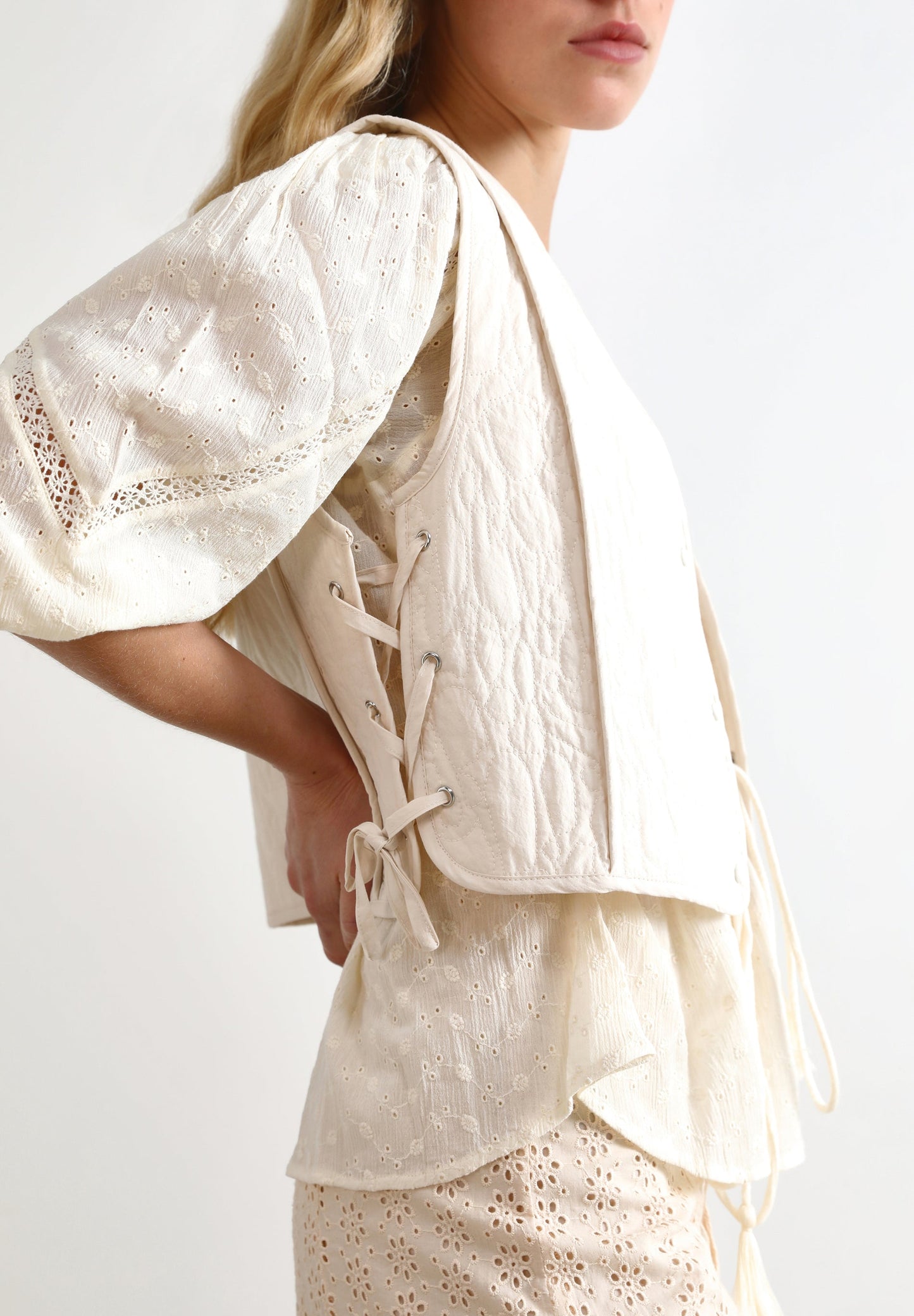 PUFFER VEST WITH TIES