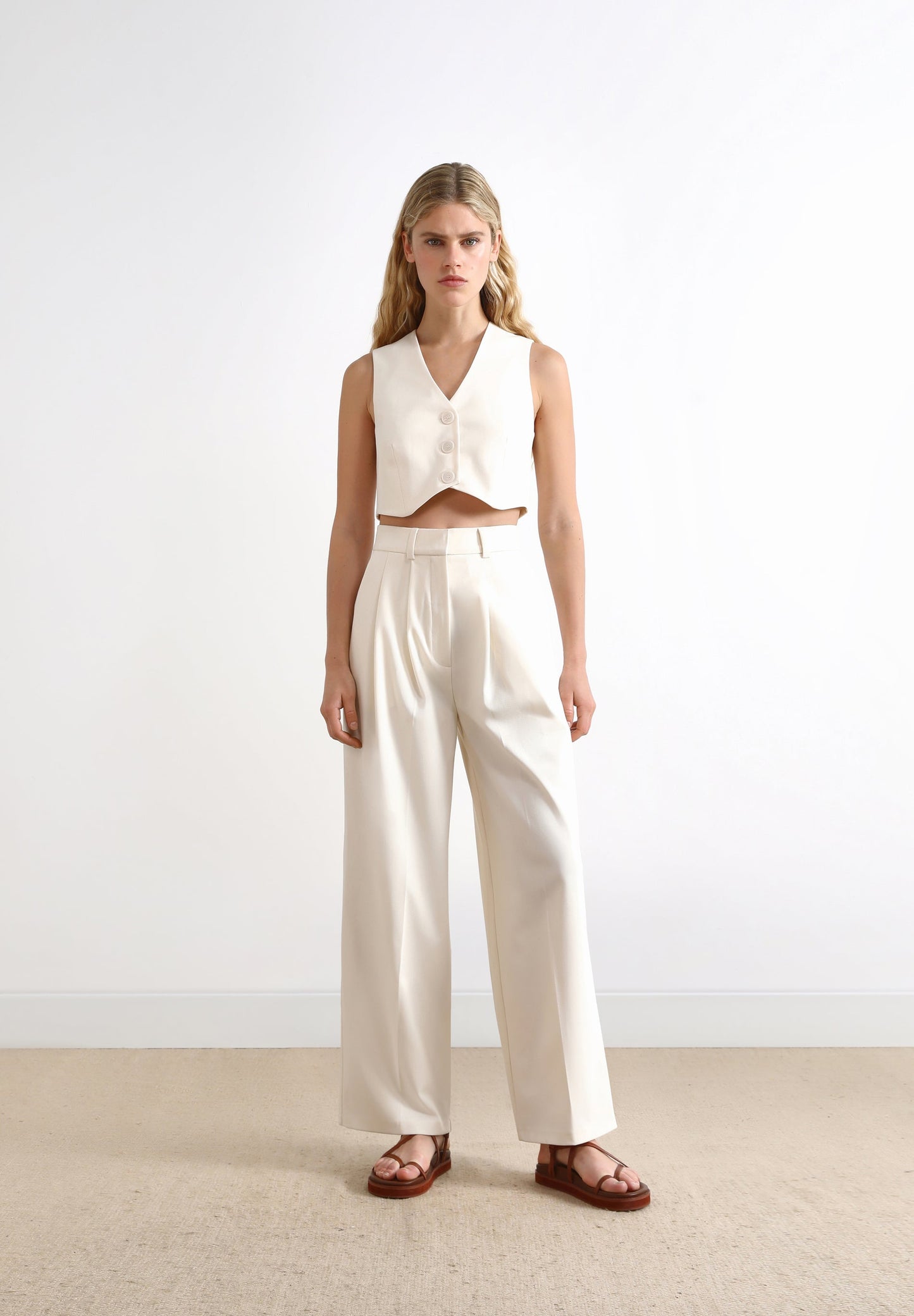 WIDE-LEG TROUSERS WITH DARTS