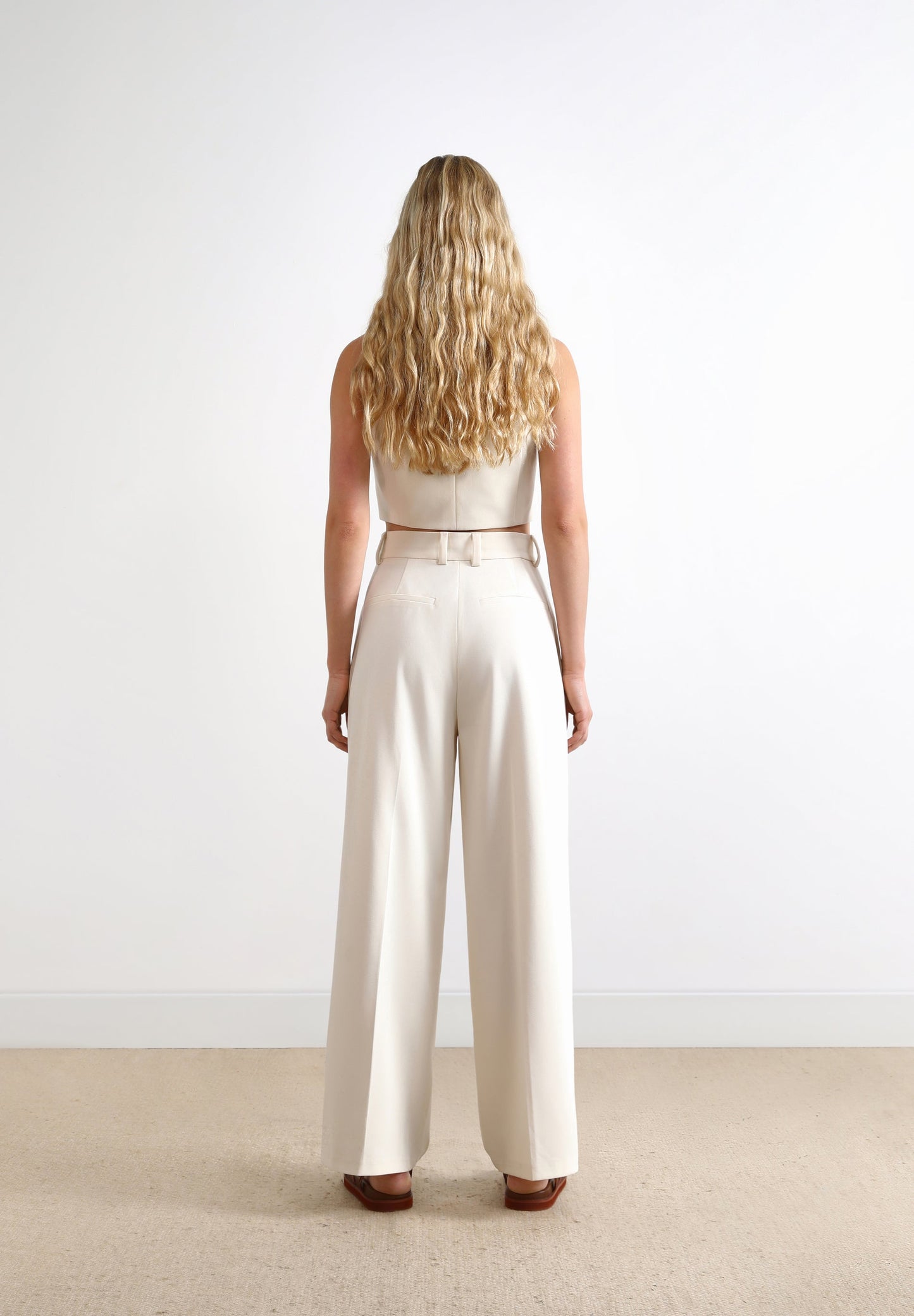 WIDE-LEG TROUSERS WITH DARTS