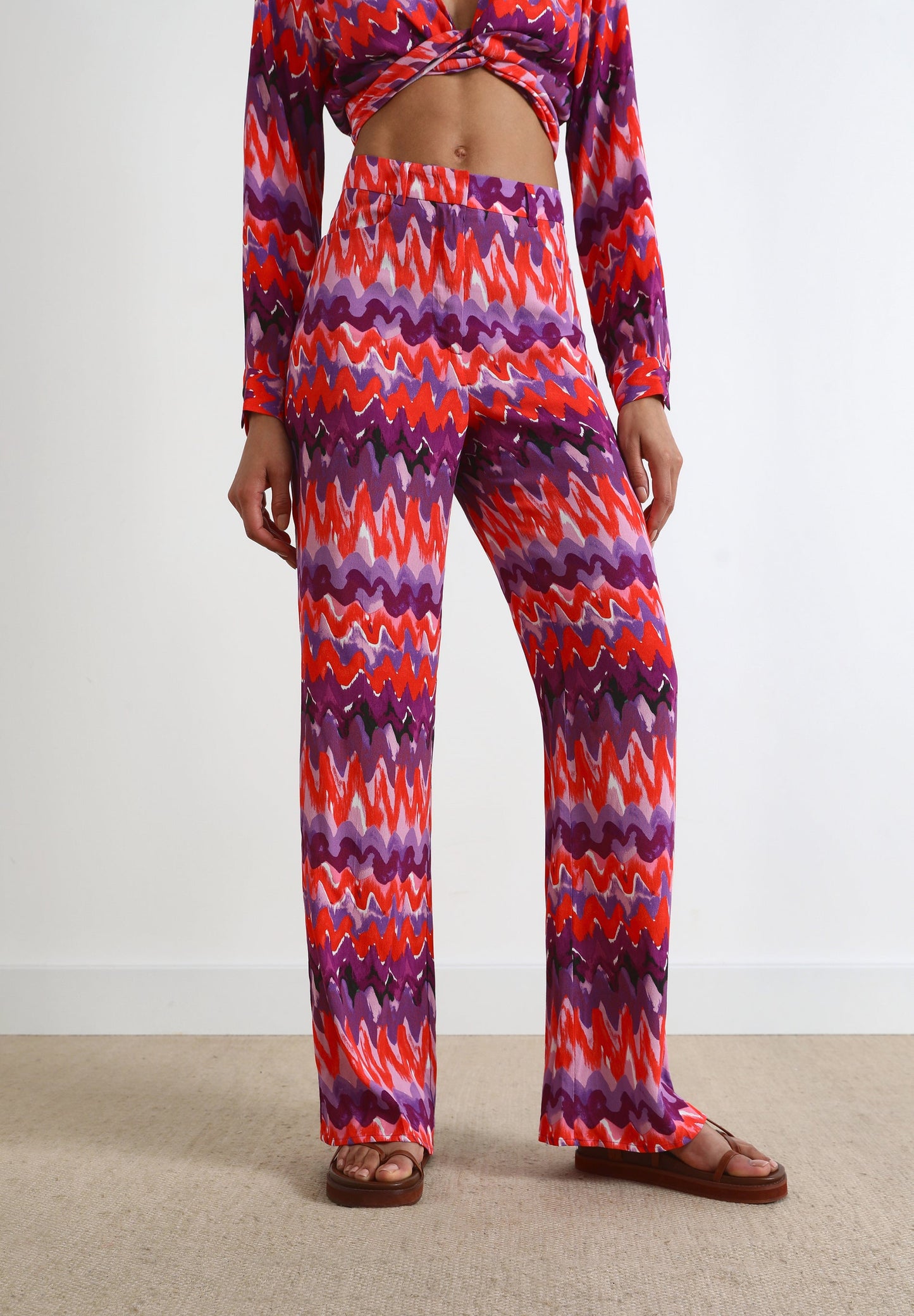 WAVED PRINT FLARED TROUSERS