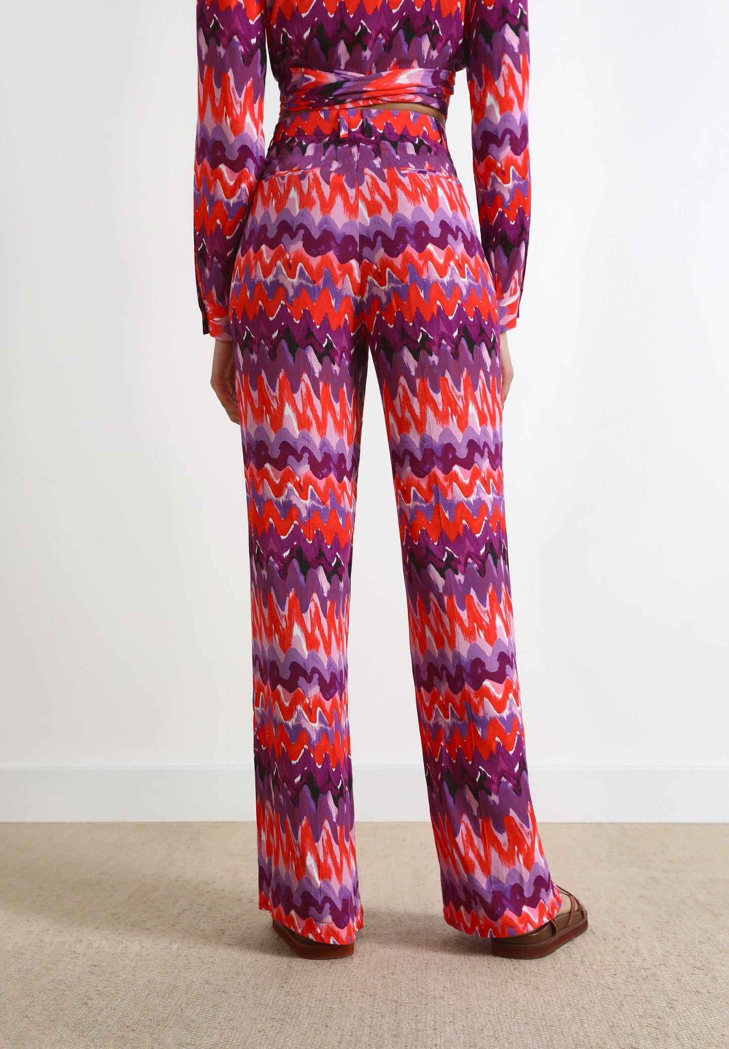WAVED PRINT FLARED TROUSERS