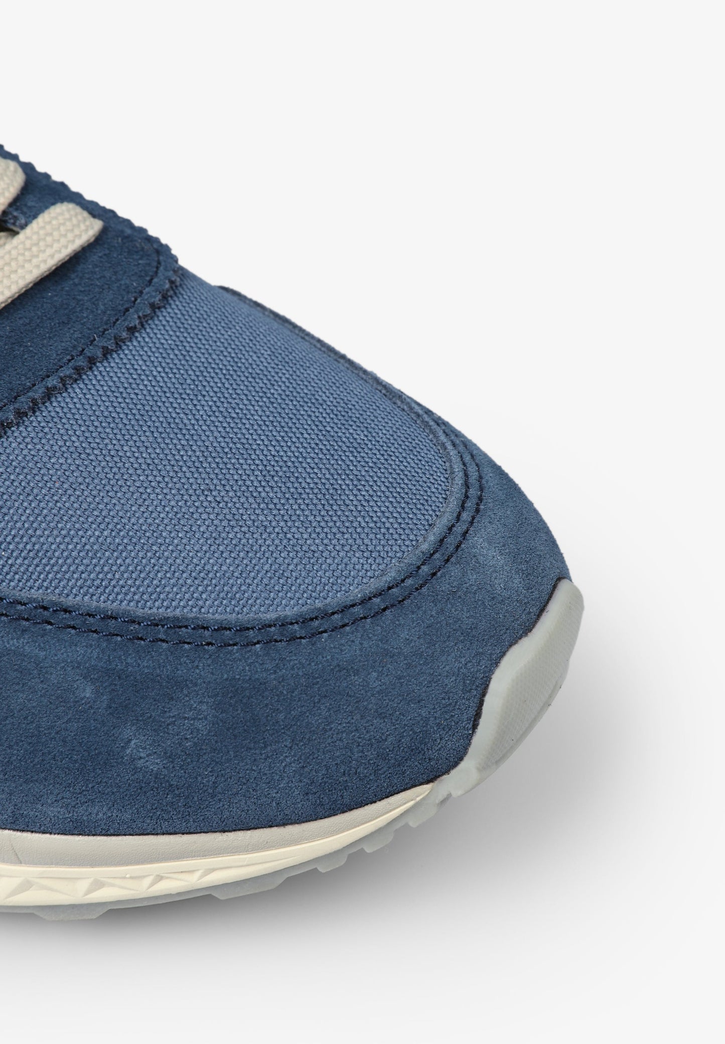 SNEAKERS WITH SIDE SKULL