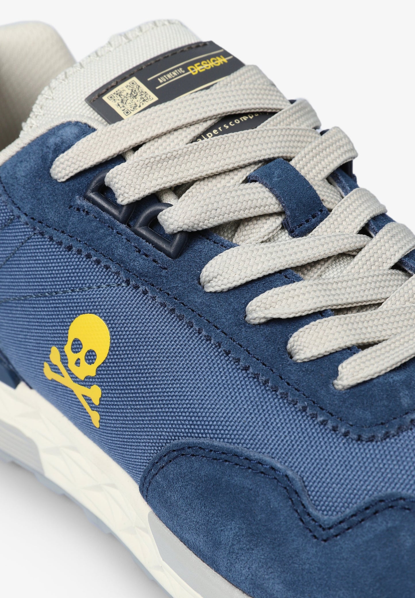 SNEAKERS WITH SIDE SKULL
