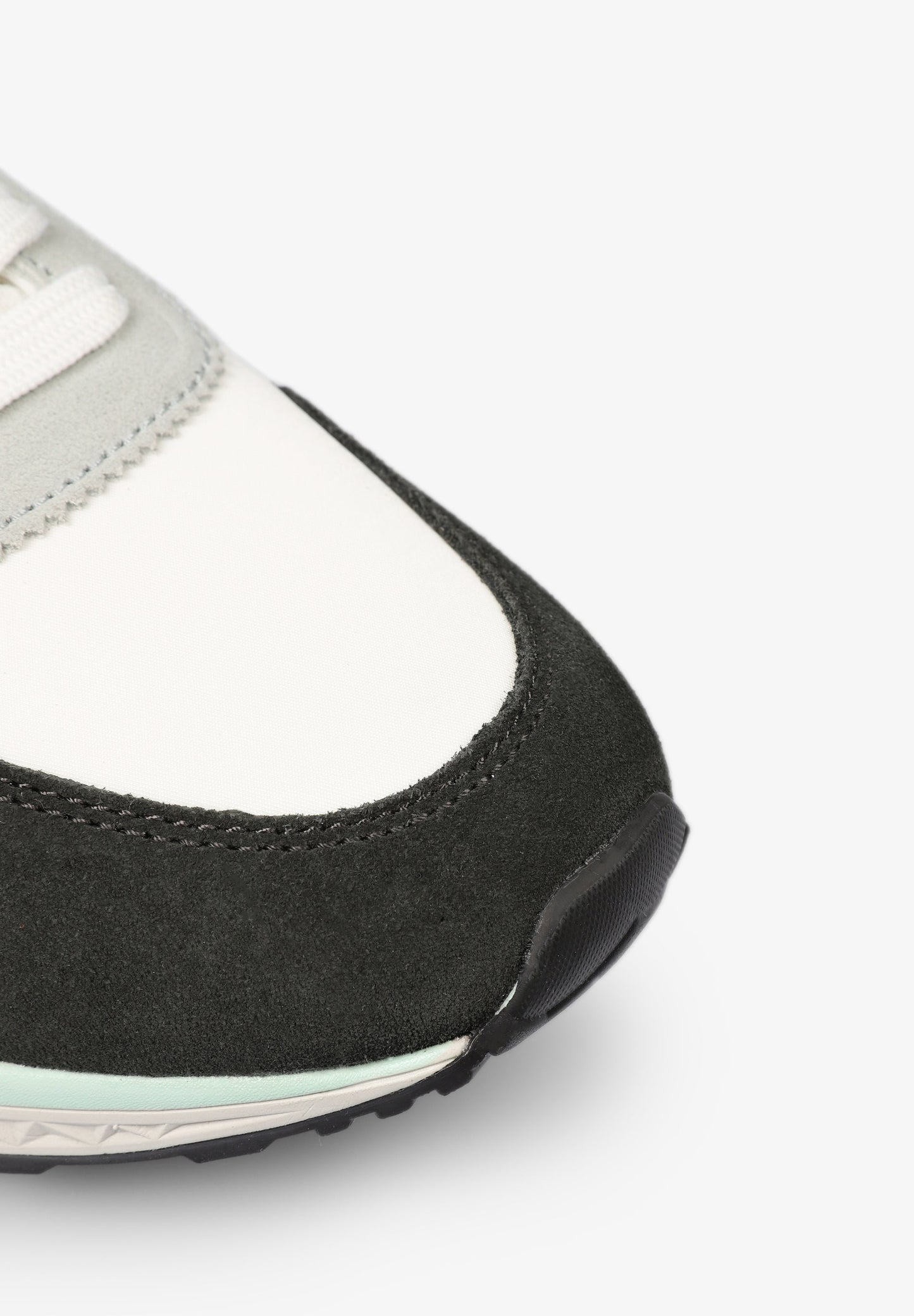 SNEAKERS WITH SIDE SKULL