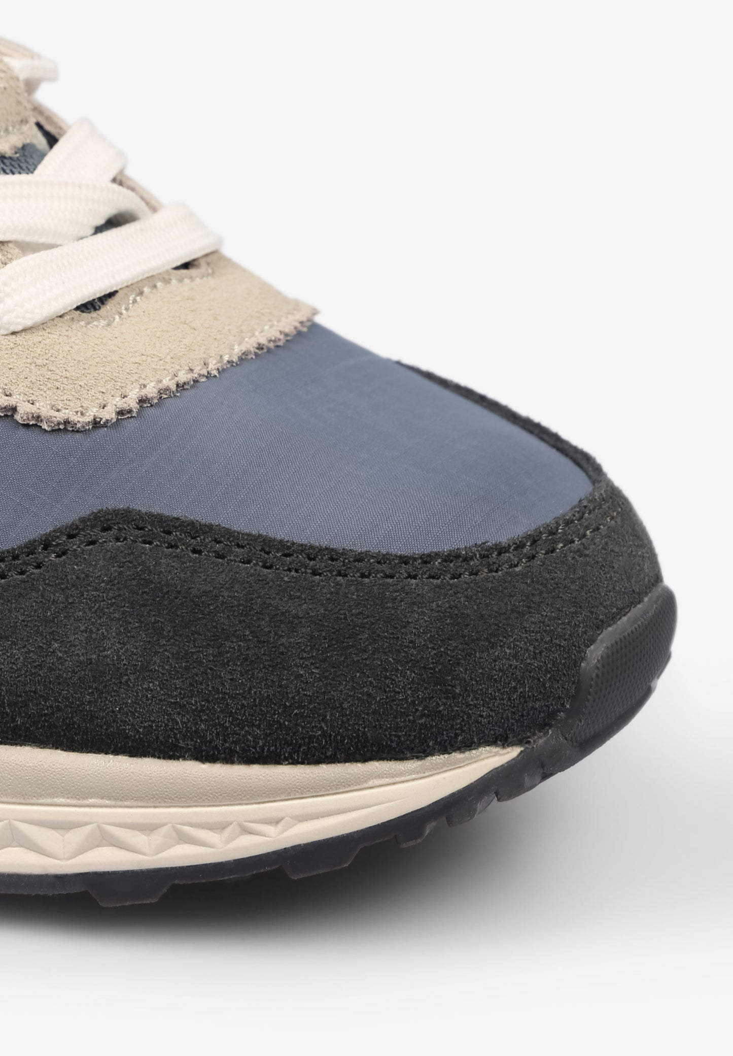 SNEAKERS WITH SIDE SKULL