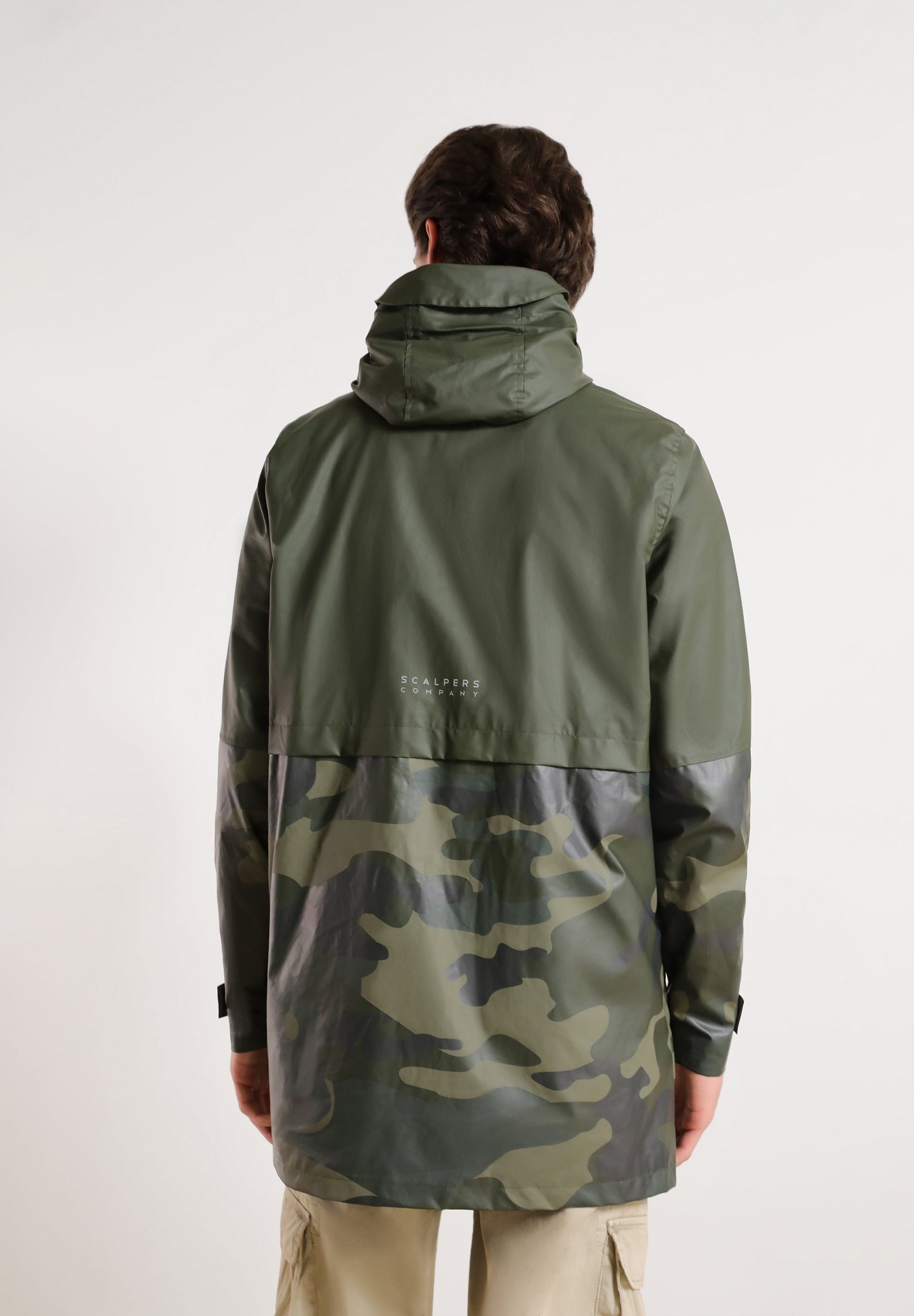 WATERPROOF CAMOUFLAGE JACKET