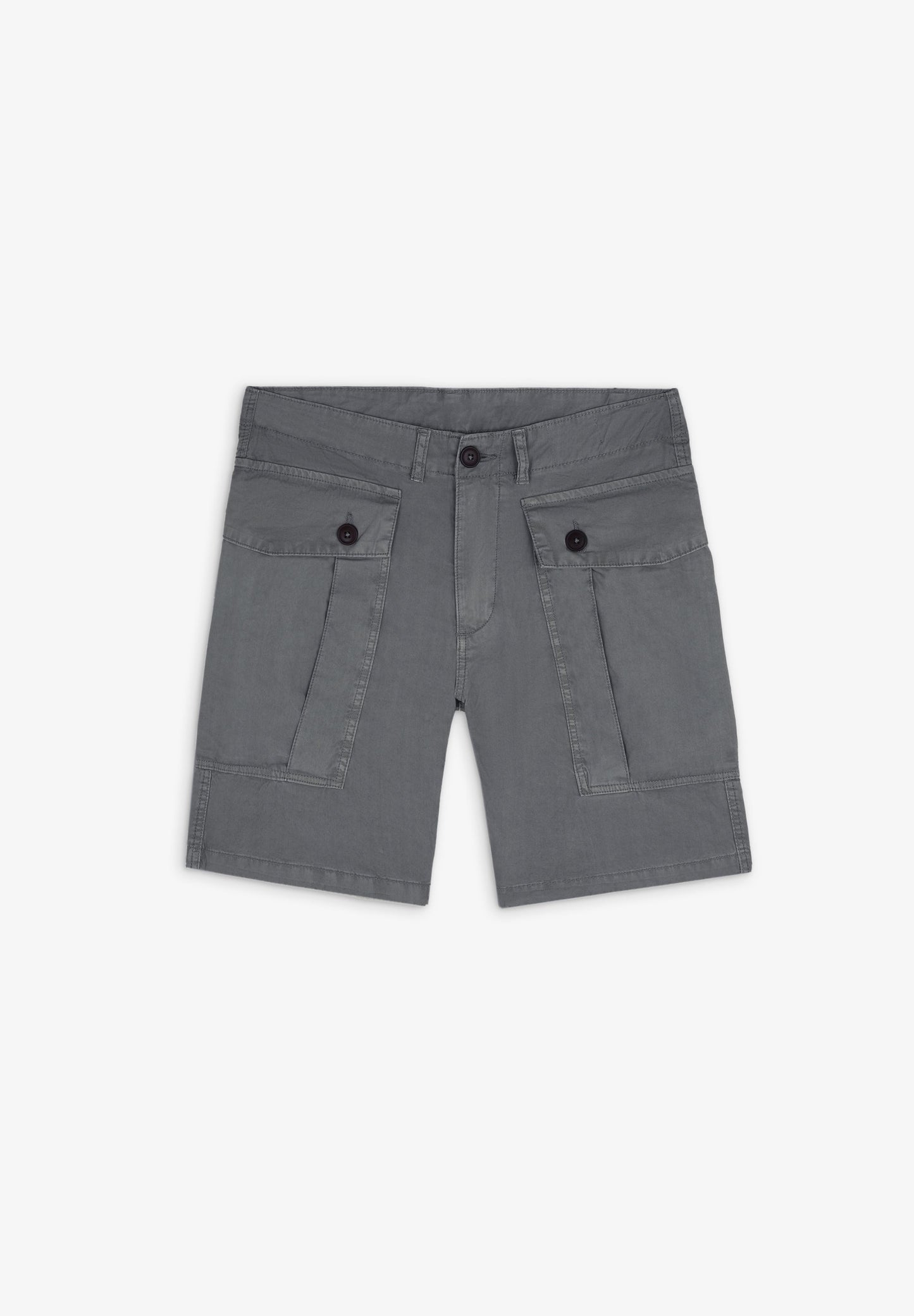 BERUMDA SHORTS WITH POCKET WITH BUTTONS