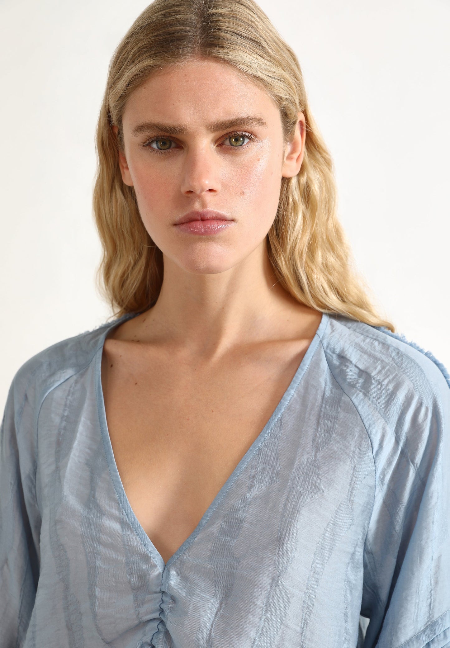 VOLUME FLOWING BLOUSE