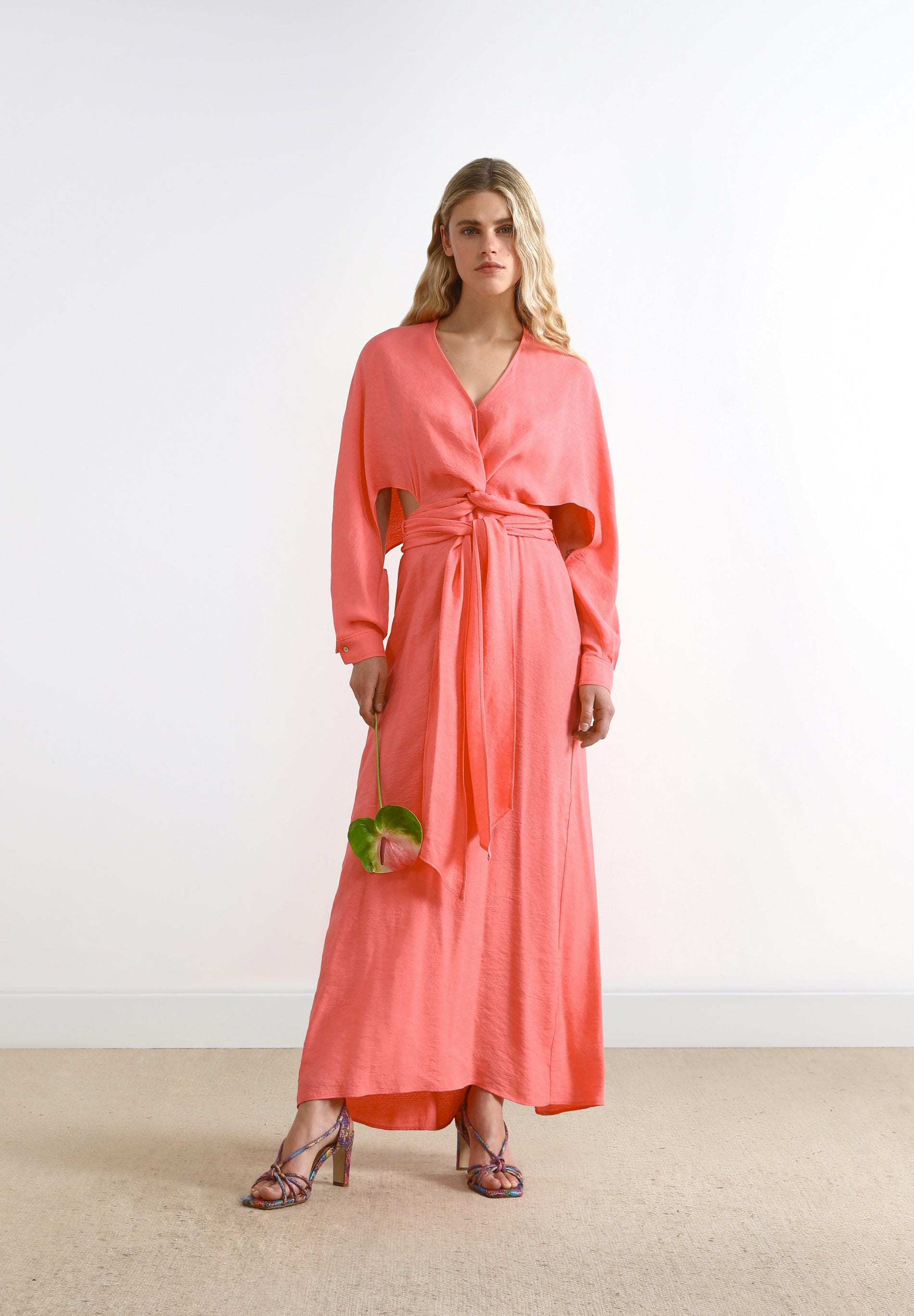 DRESS WITH VENTS AND BOW