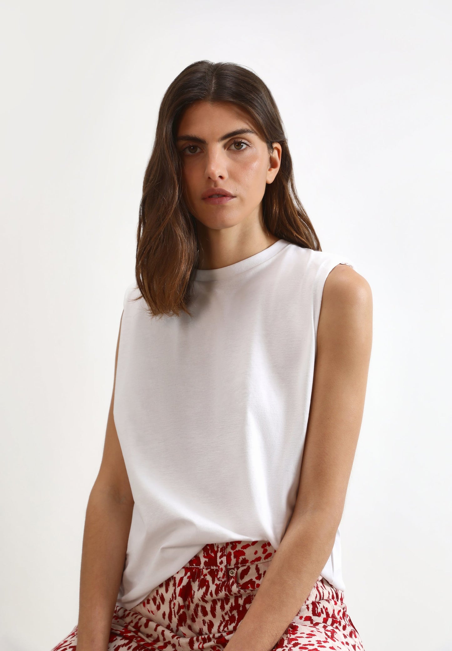 T-SHIRT WITH SHOULDER PADS