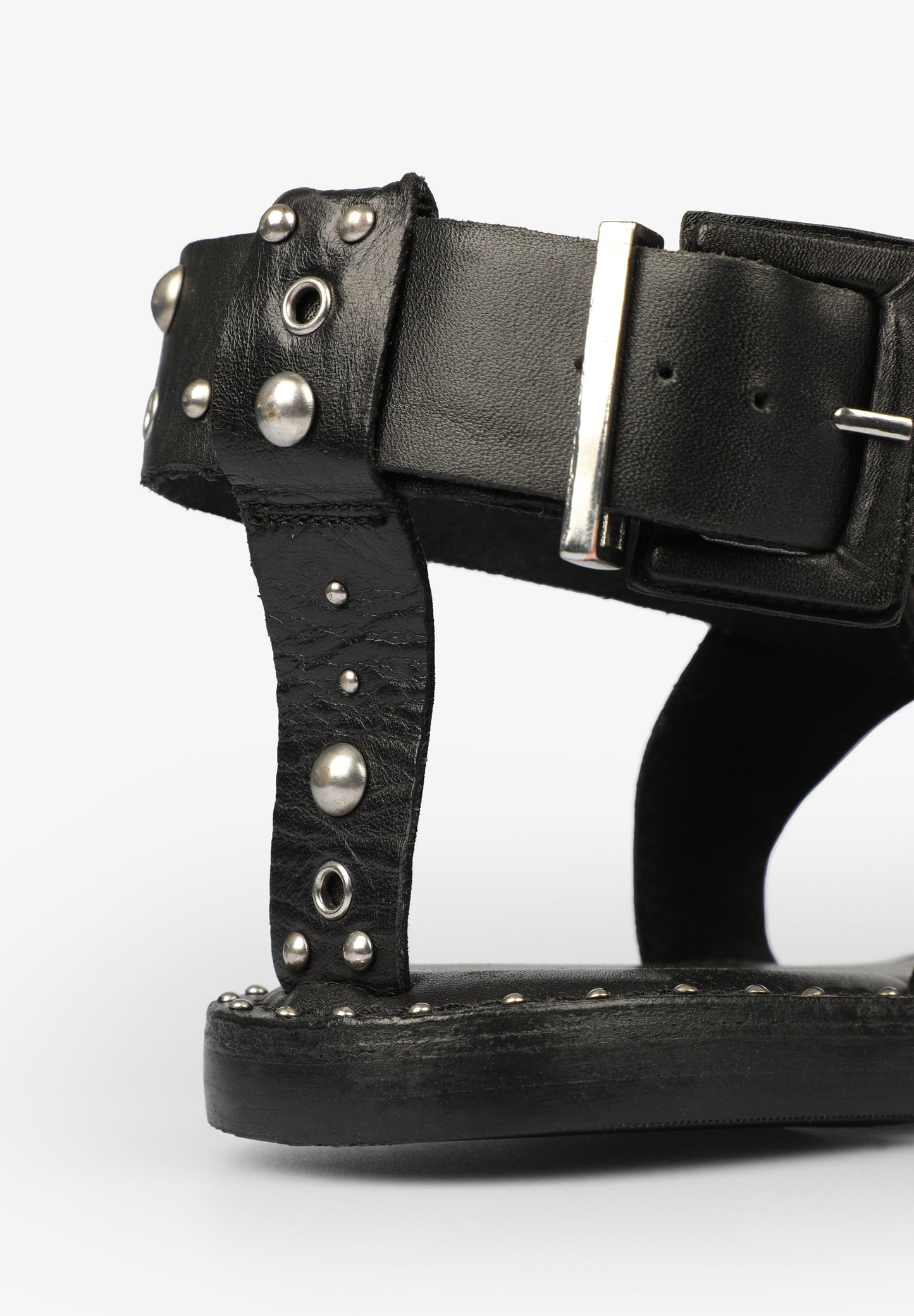 CROSSOVER SANDALS WITH STUDS