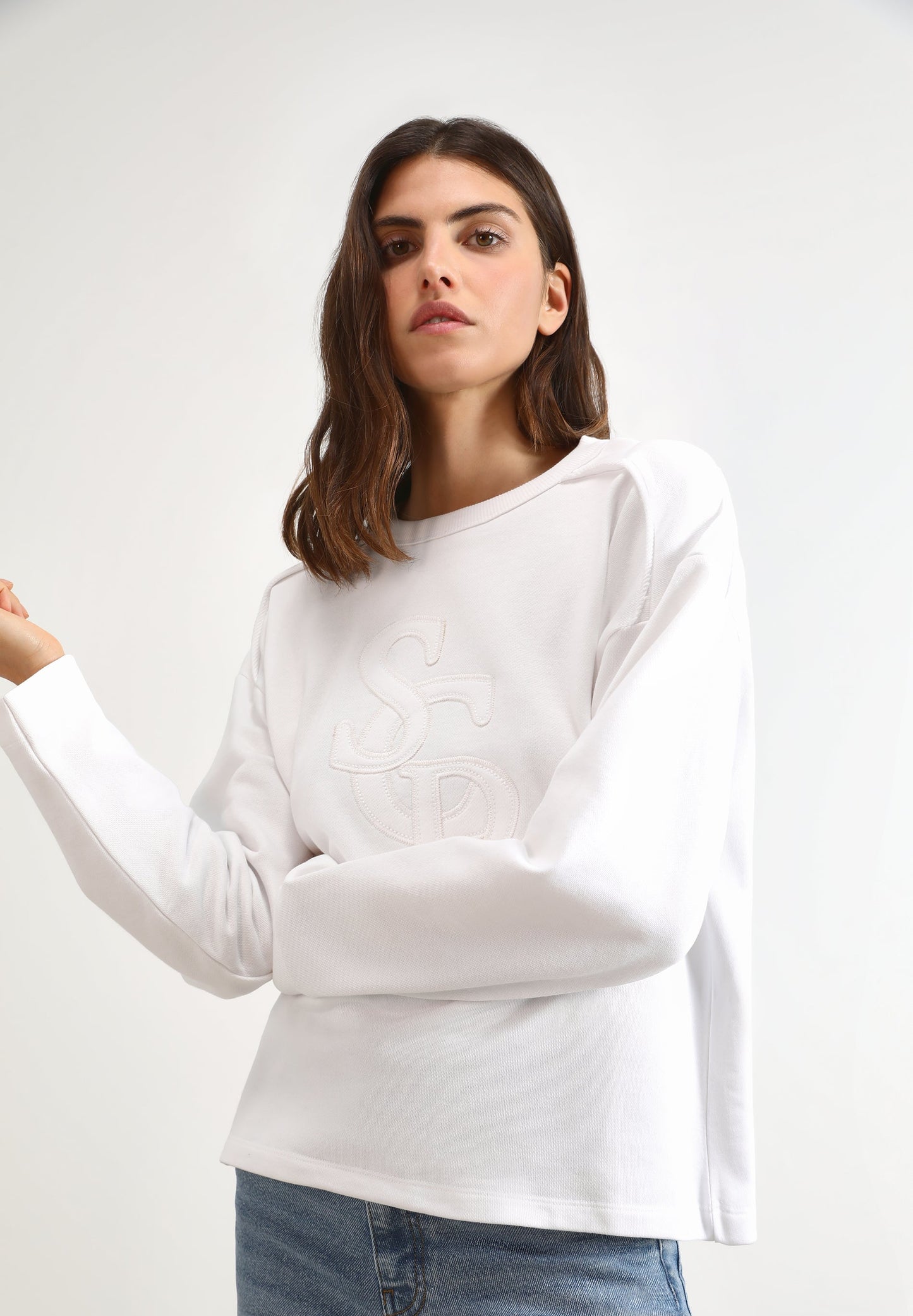 SWEATSHIRT WITH FRONT EMBROIDERED PATCH