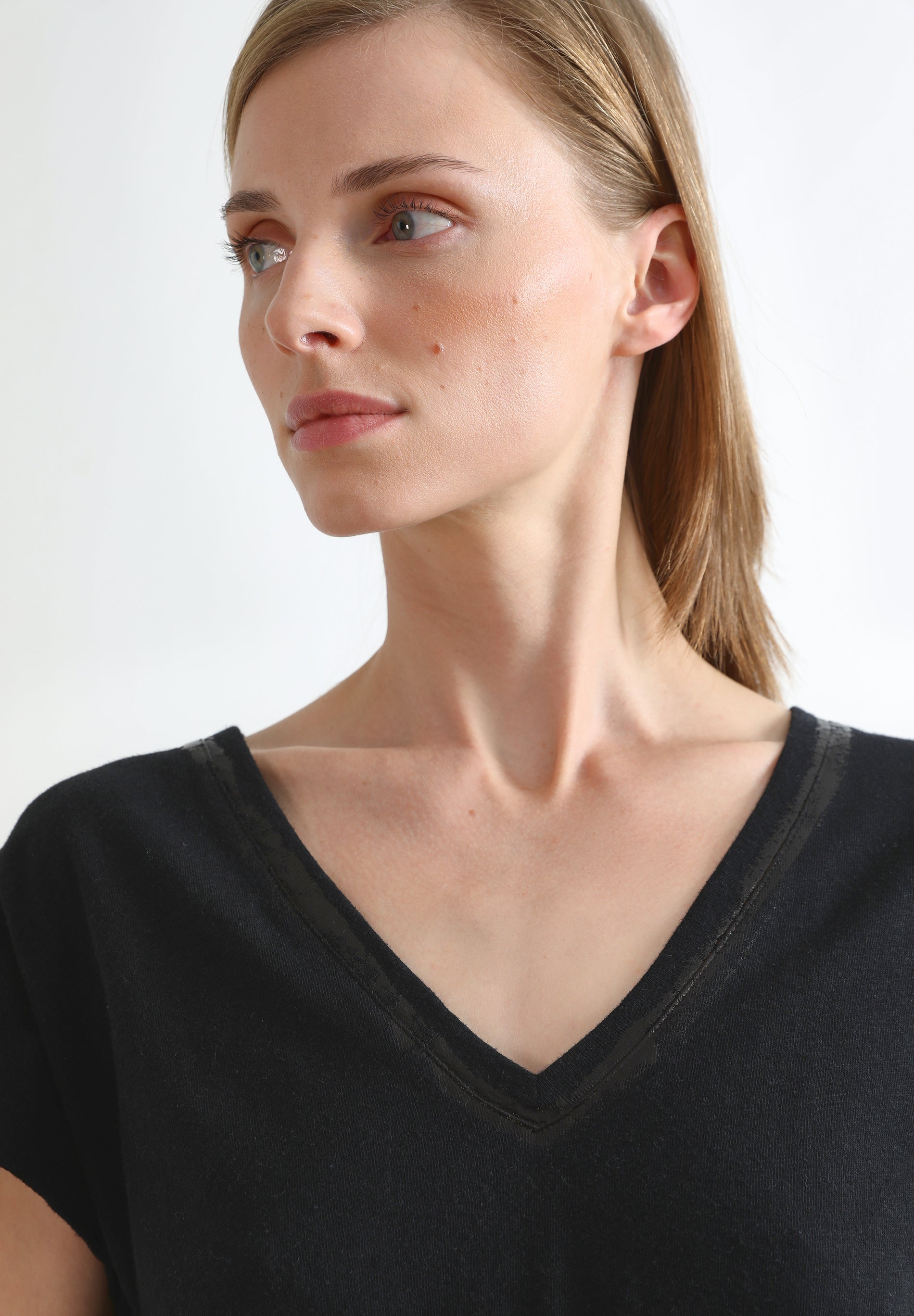 T-SHIRT WITH NECKLINE DETAIL