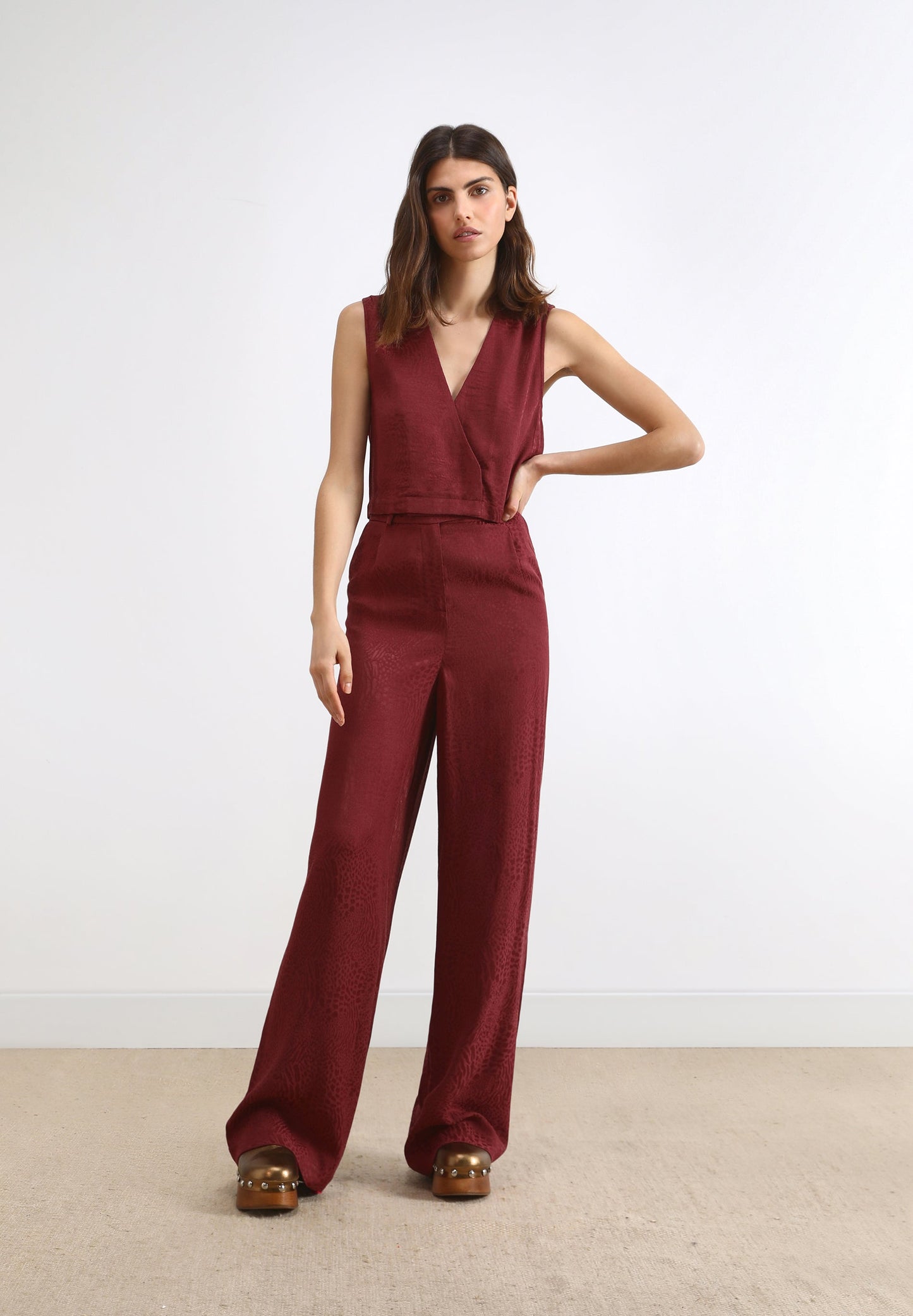 CROPPED CROSSOVER TOP