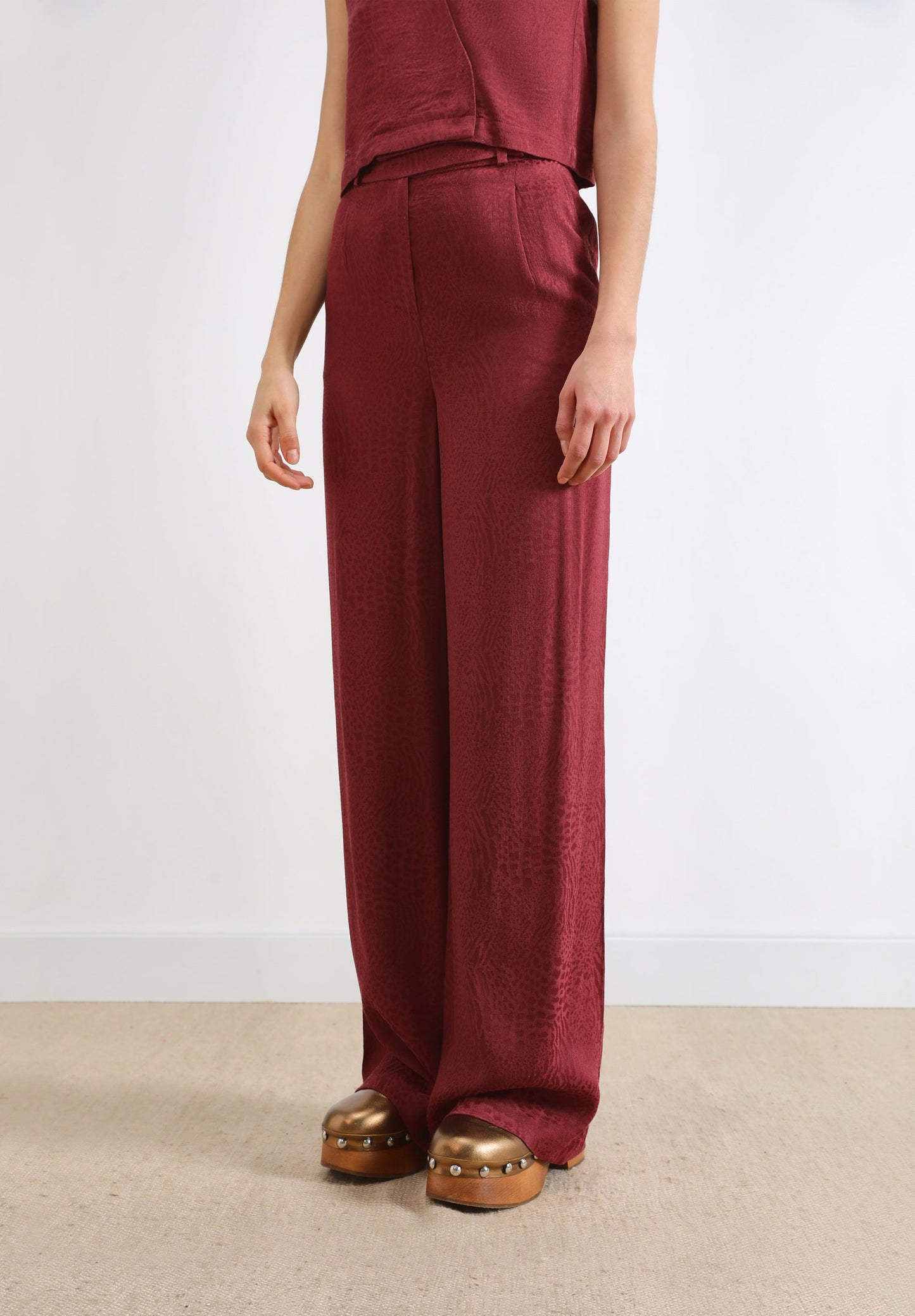 HIGH-WAIST TROUSERS WITH DARTS