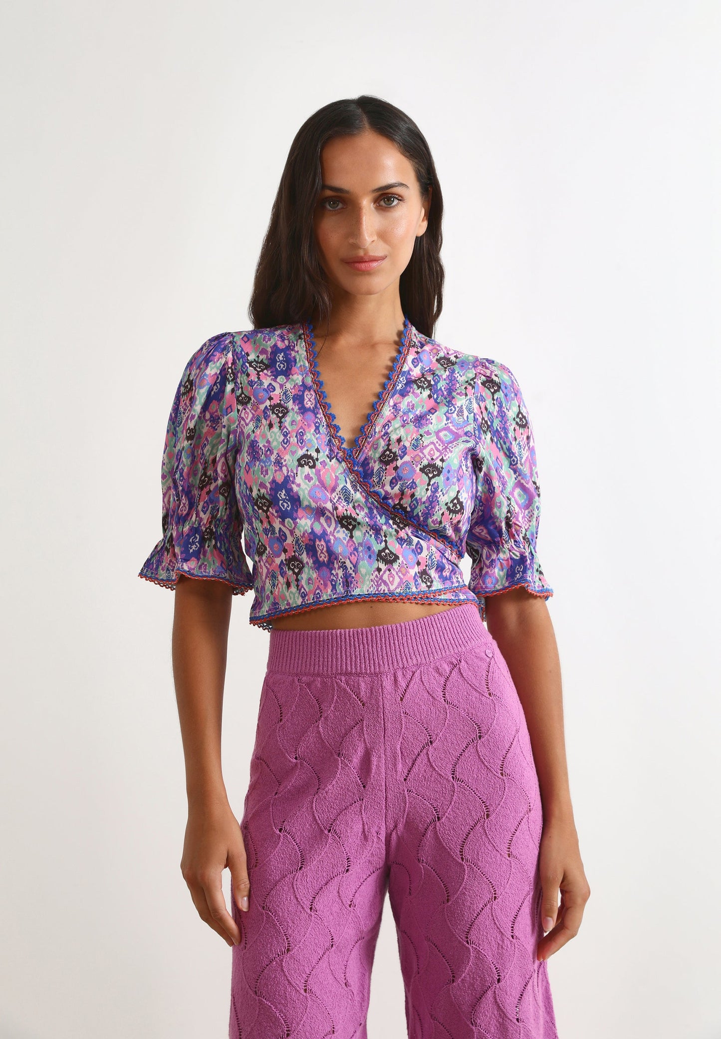 PRINTED CROSSOVER TOP