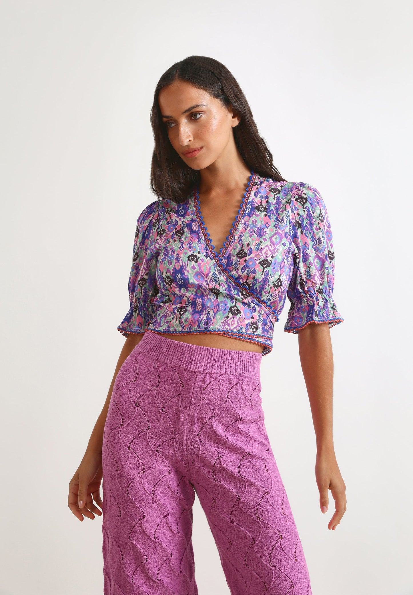 PRINTED CROSSOVER TOP