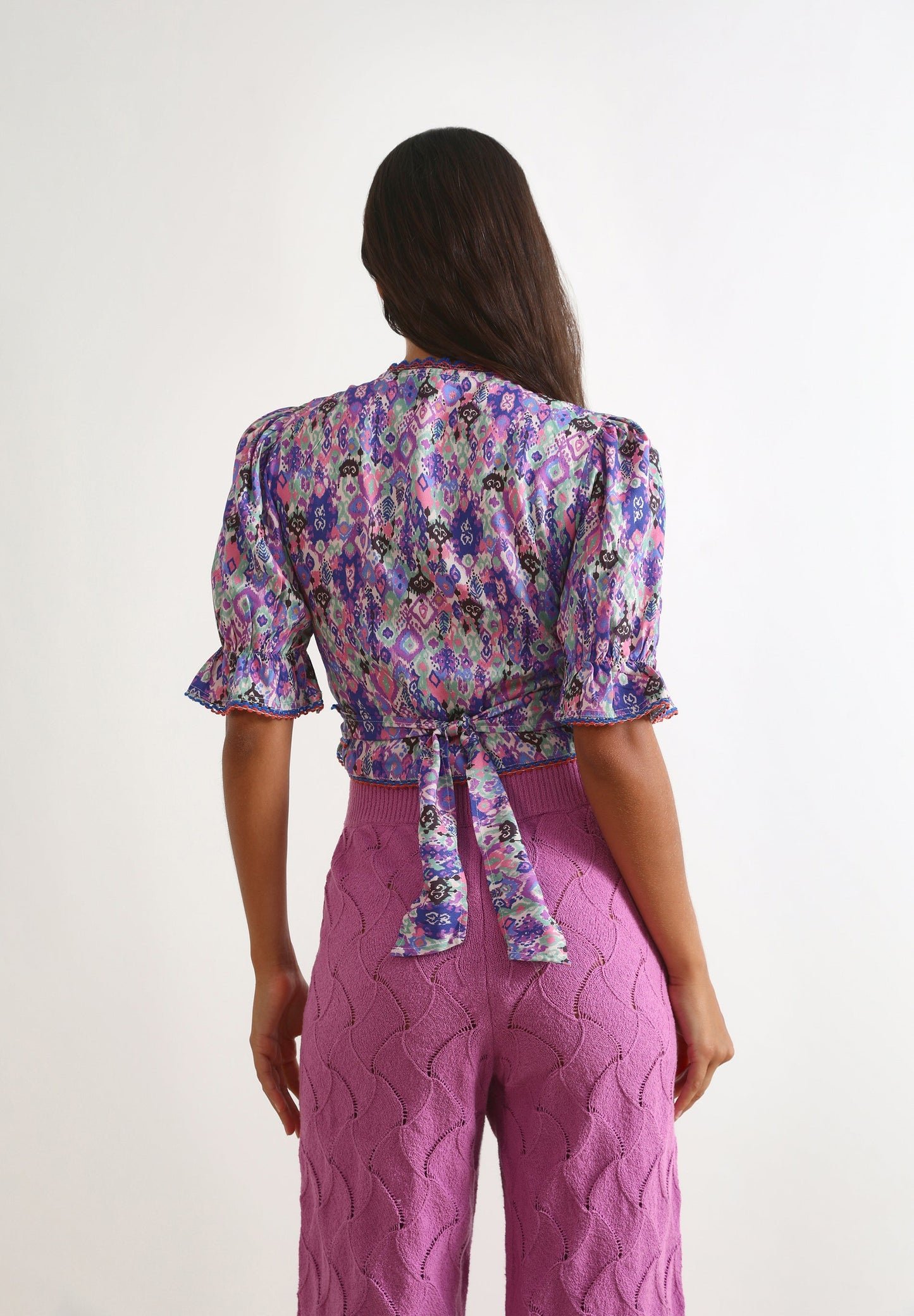 PRINTED CROSSOVER TOP