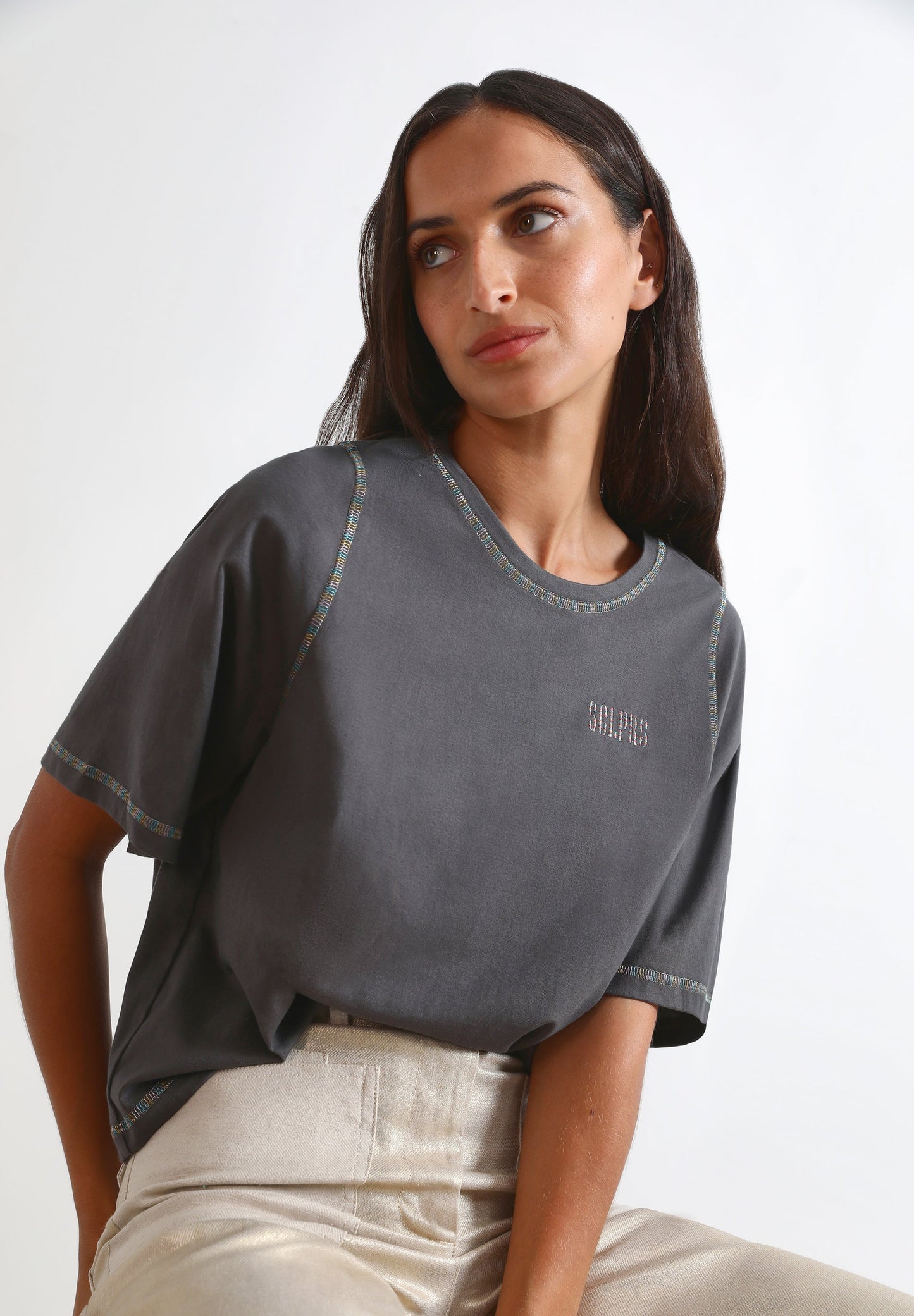 T-SHIRT WITH MARKED SEAMS