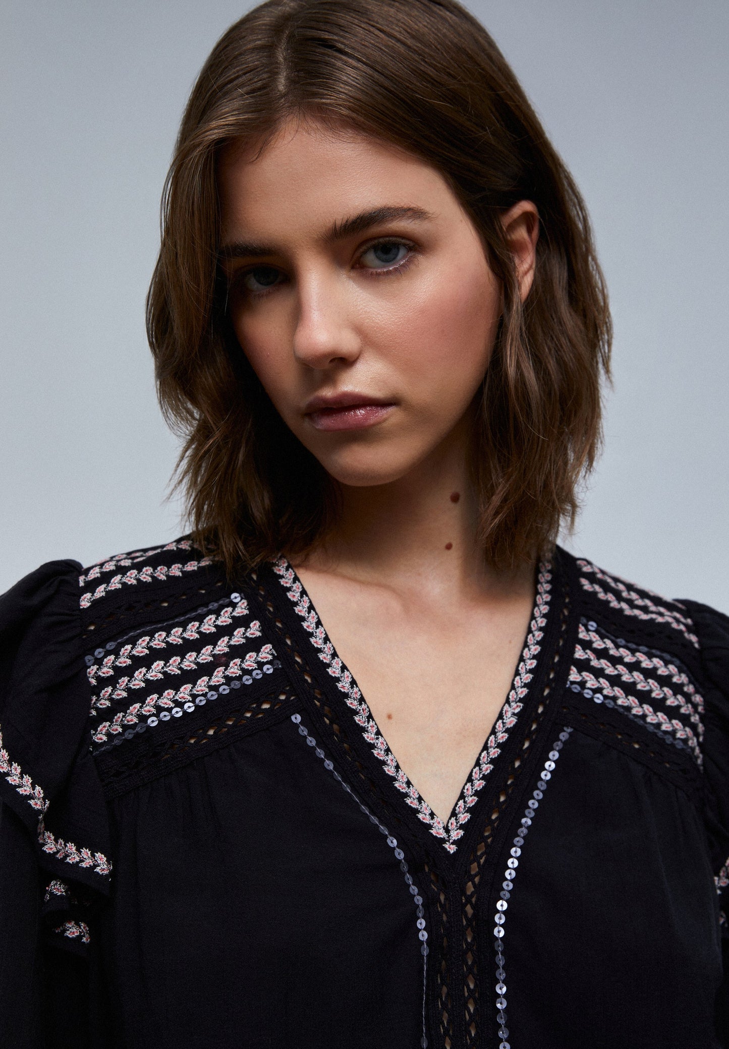 BLOUSE WITH RUFFLED SHOULDER