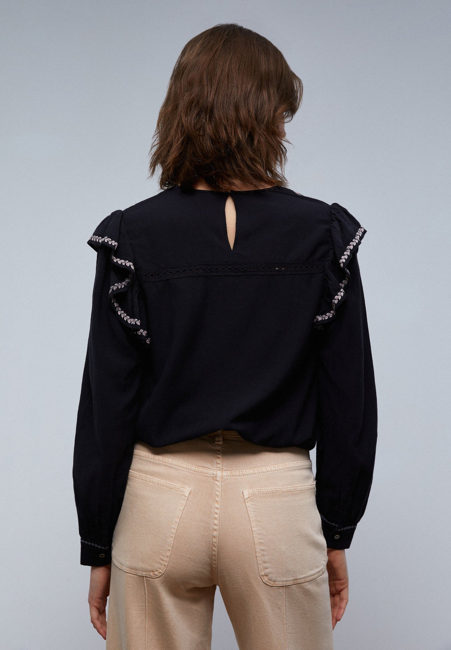 BLOUSE WITH RUFFLED SHOULDER