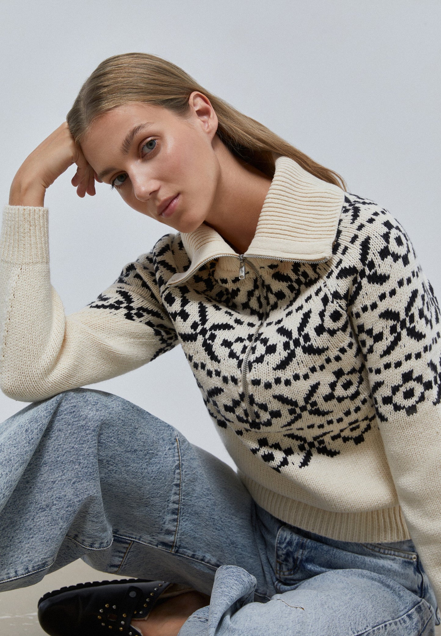 SWEATER WITH MOTIF DETAIL