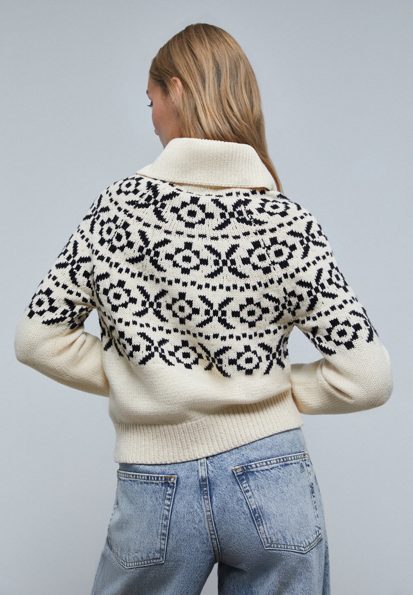 SWEATER WITH MOTIF DETAIL