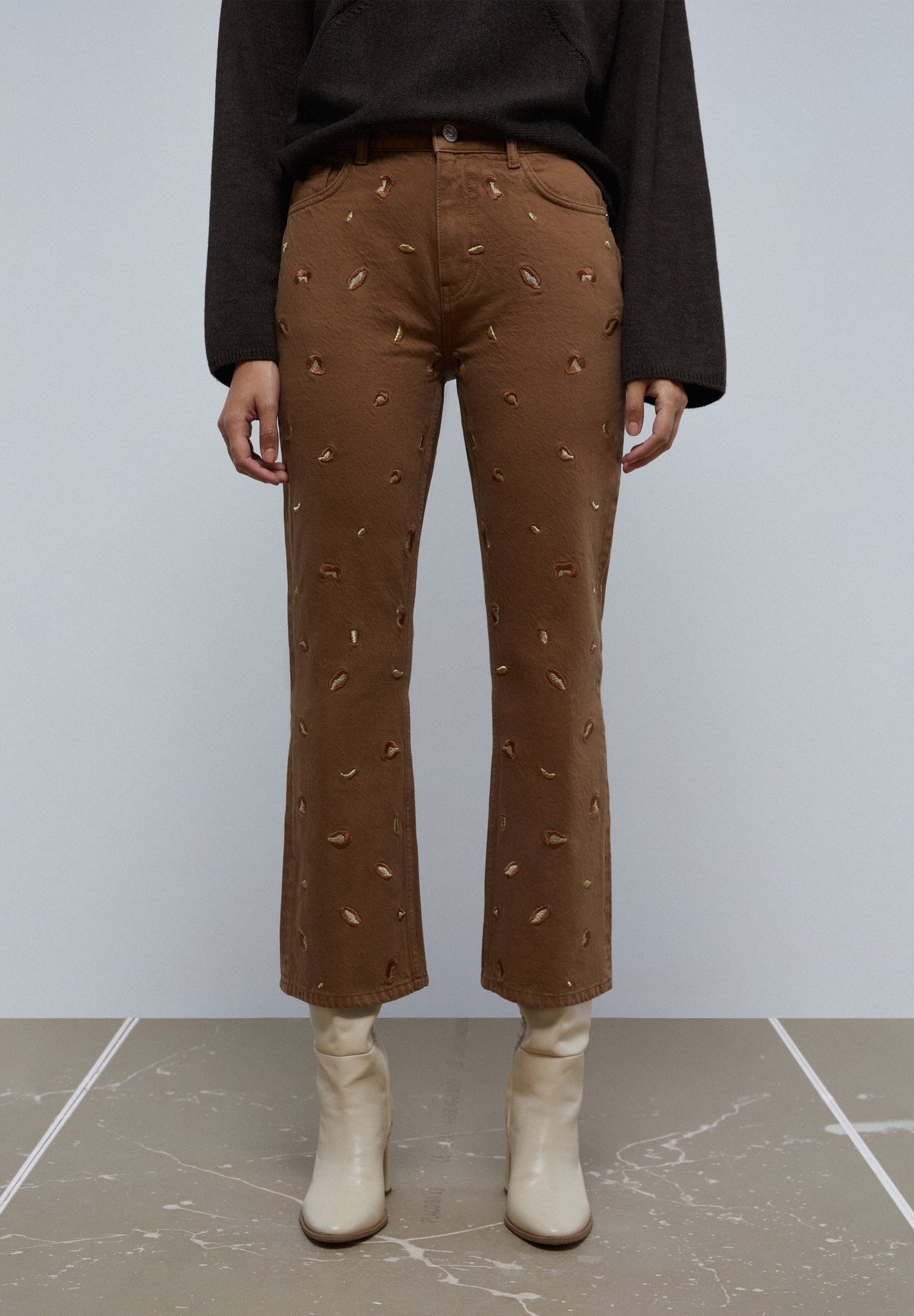 FLARED JEANS WITH EMBROIDERED DETAILS