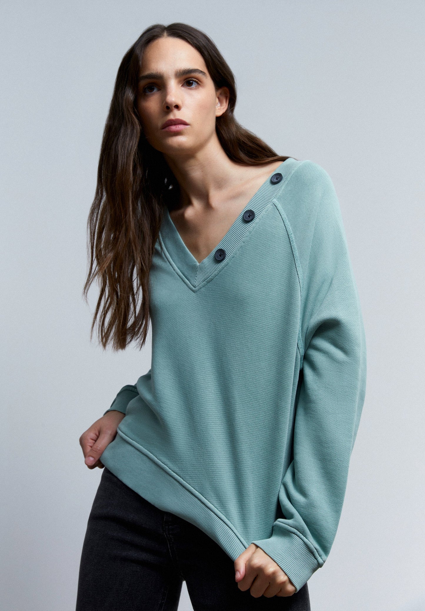 BUTTONED NECK SWEATSHIRT