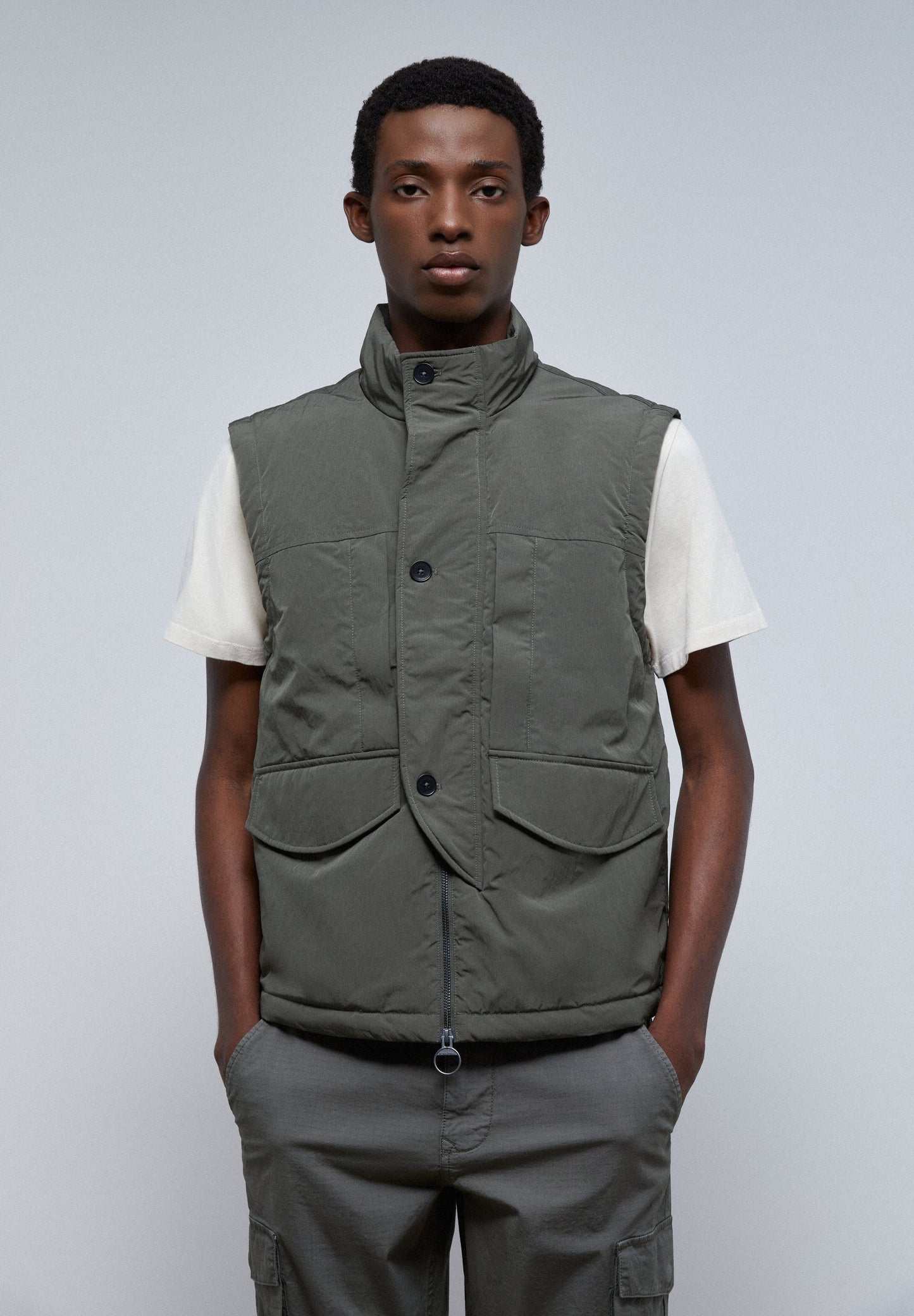 LIGHTWEIGHT VEST WITH POCKETS