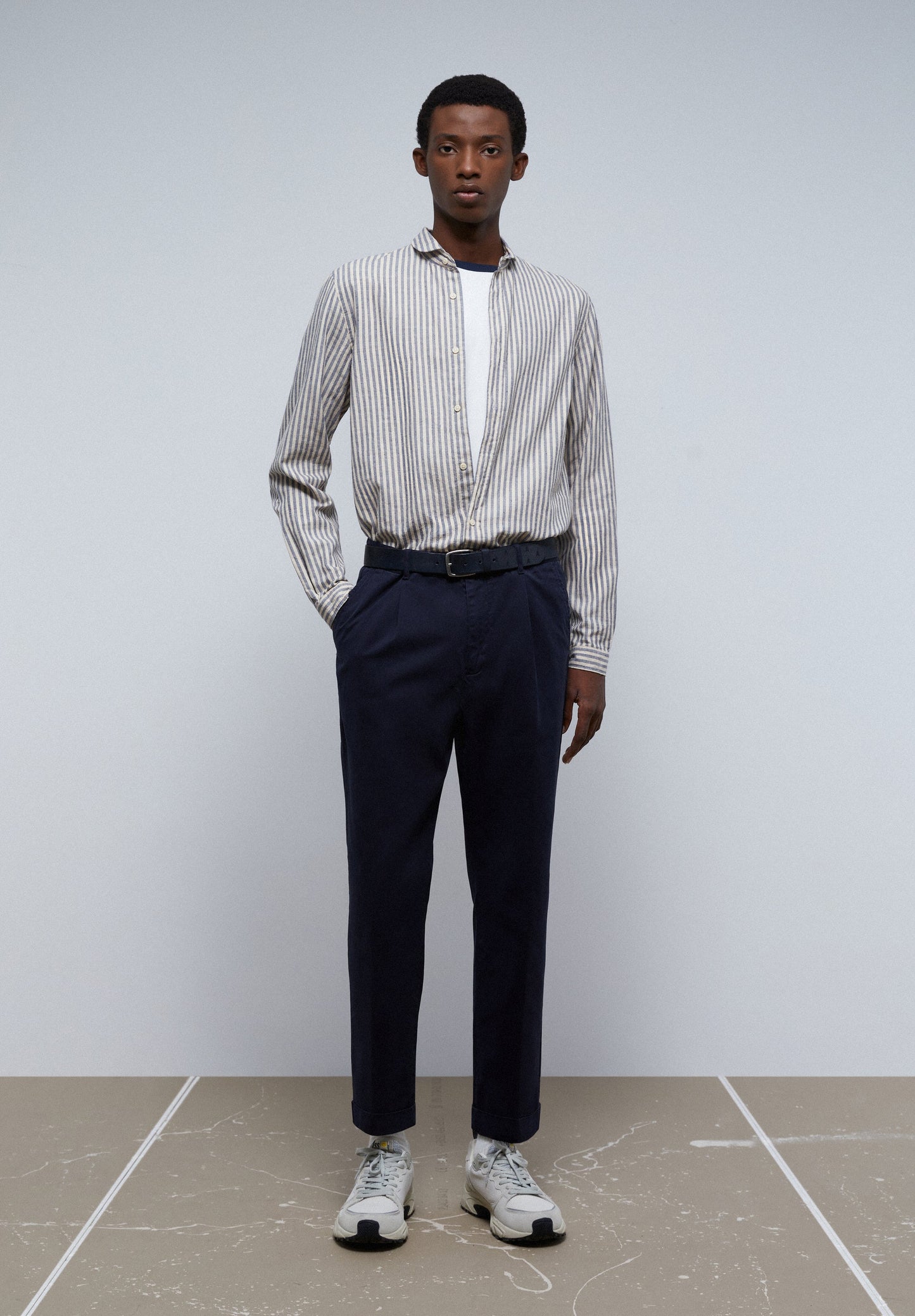 PREMIUM CHINO TROUSERS WITH DARTS