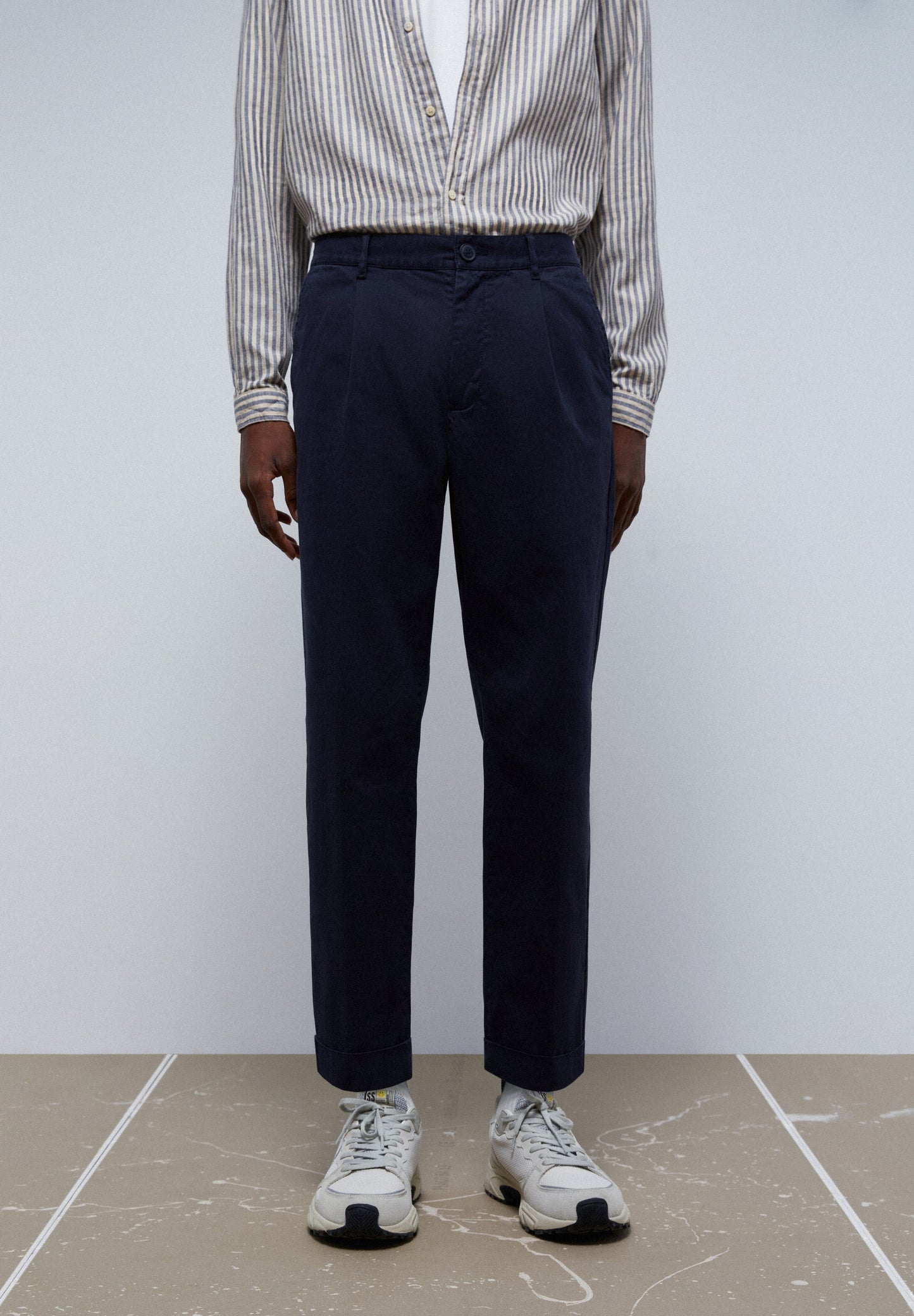 PREMIUM CHINO TROUSERS WITH DARTS