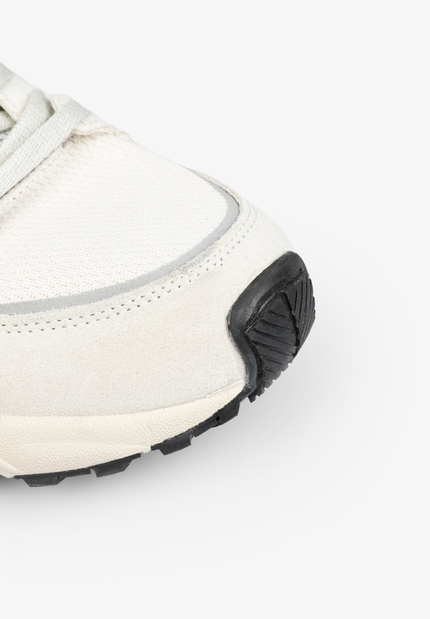 LIGHTWEIGHT SNEAKERS WITH PRONOUNCED SOLE