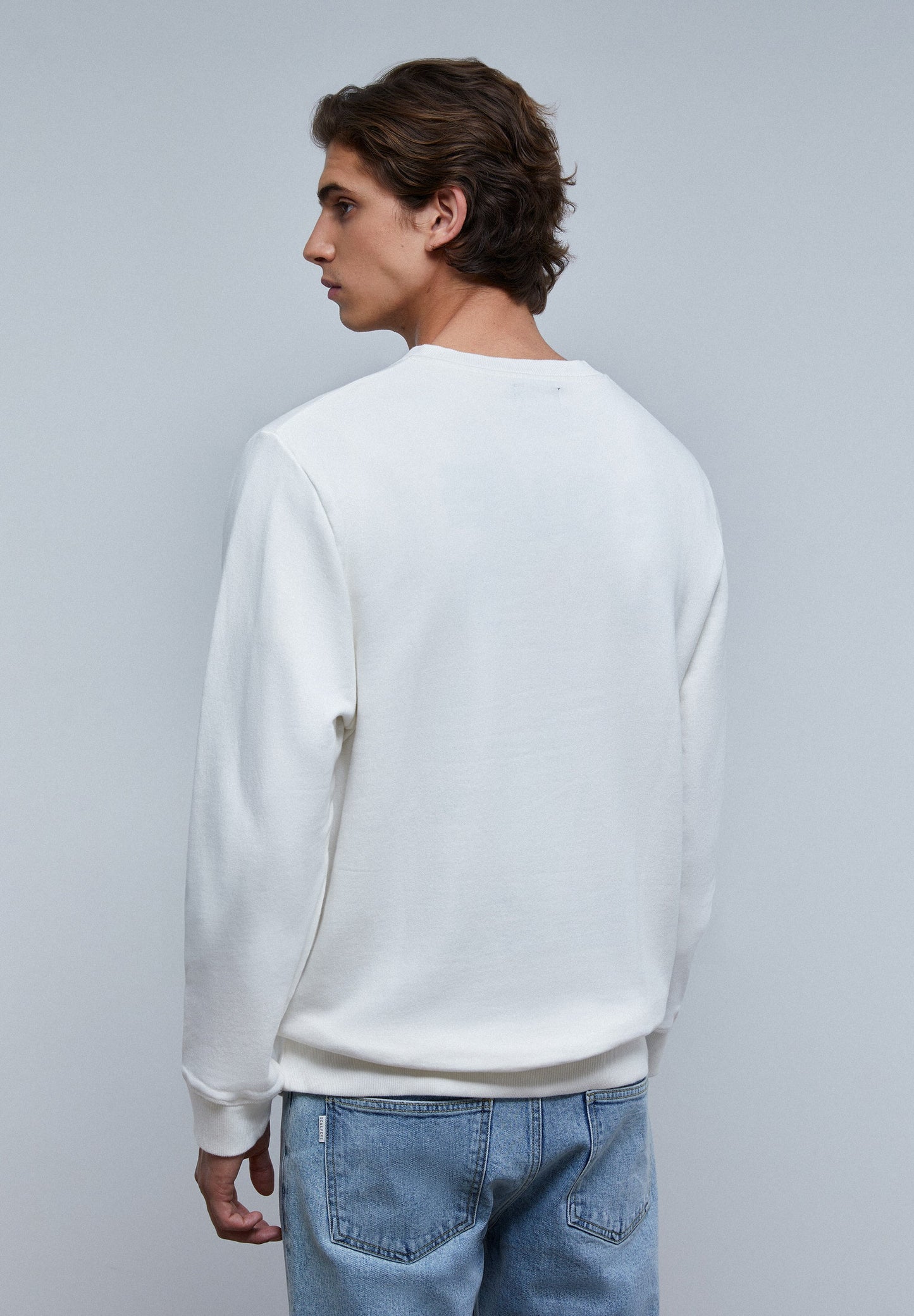 SWEATSHIRT WITH NECKLINE DETAIL