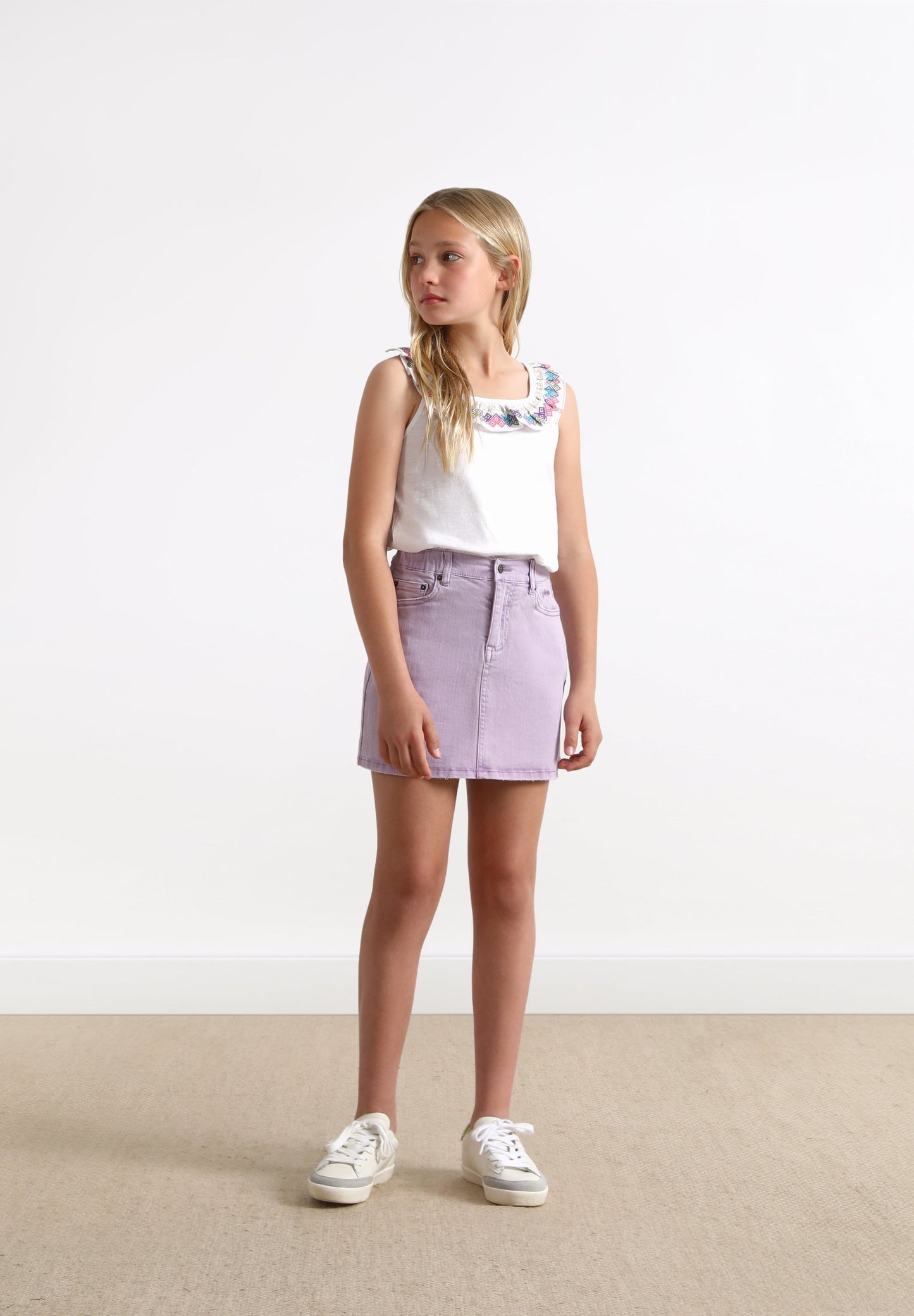 RUFFLED TOP WITH EMBROIDERY