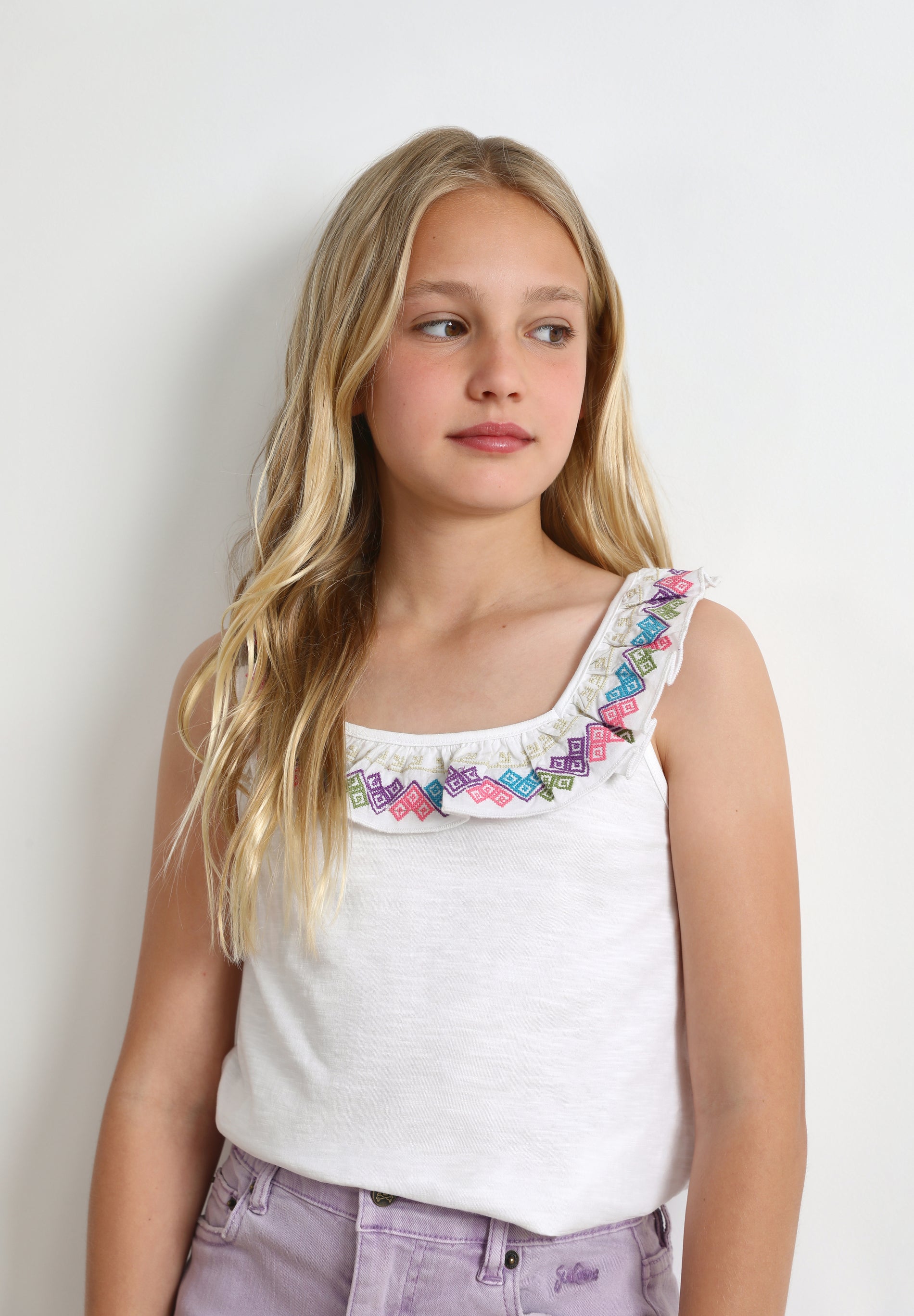 RUFFLED TOP WITH EMBROIDERY