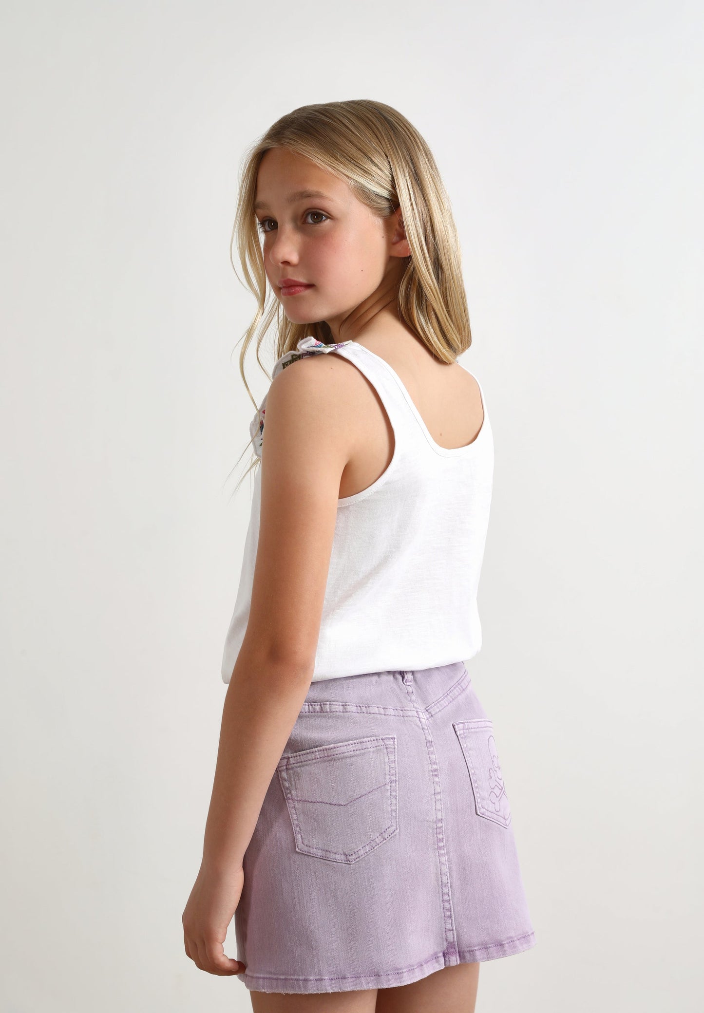 RUFFLED TOP WITH EMBROIDERY