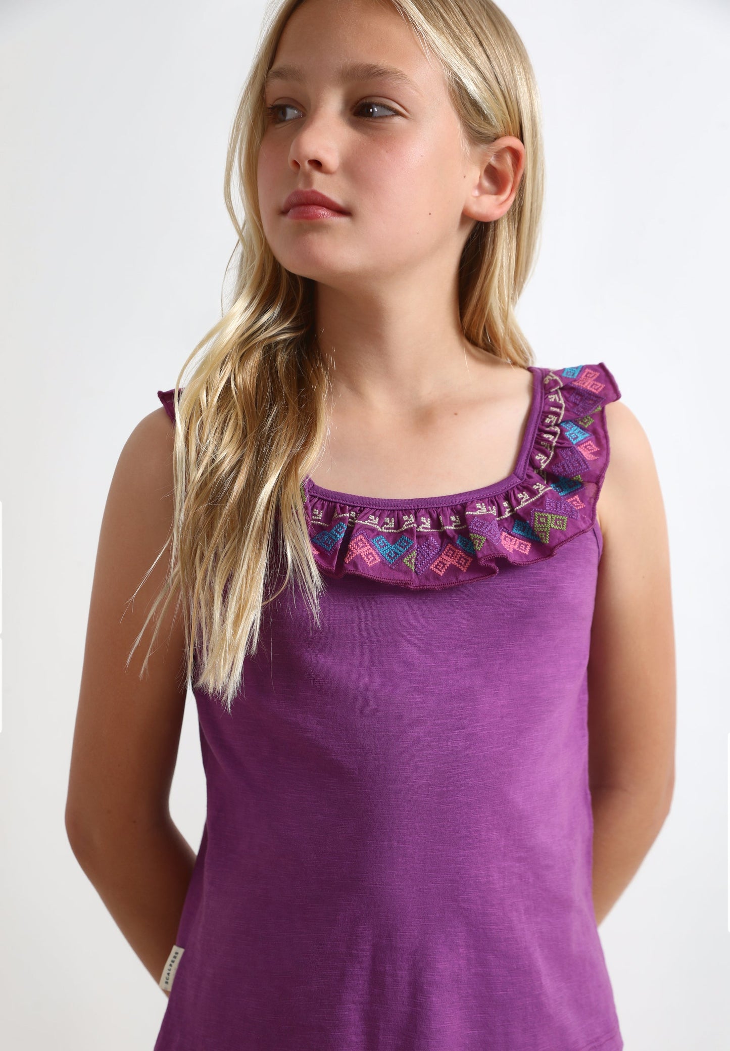 RUFFLED TOP WITH EMBROIDERY
