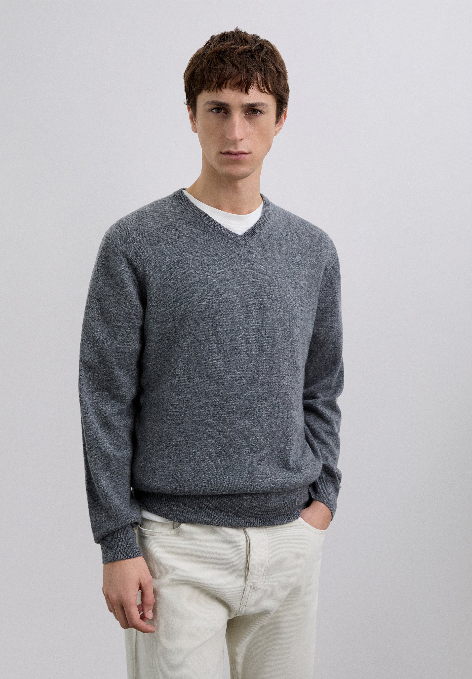 100% CASHMERE V-NECK SWEATER