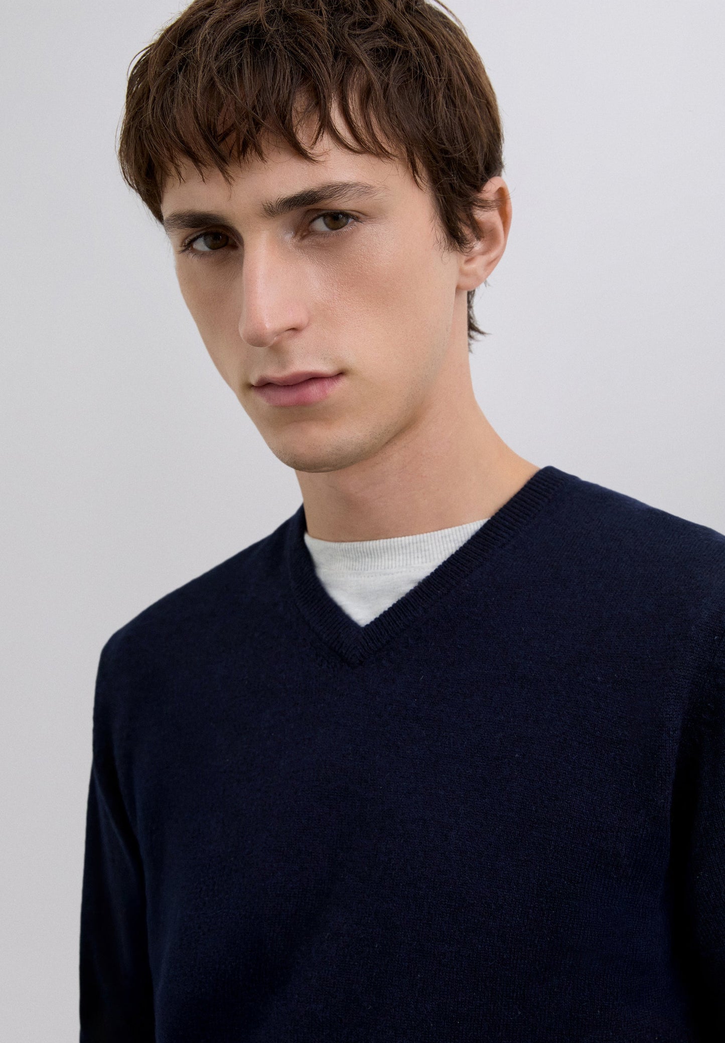 100% CASHMERE V-NECK SWEATER