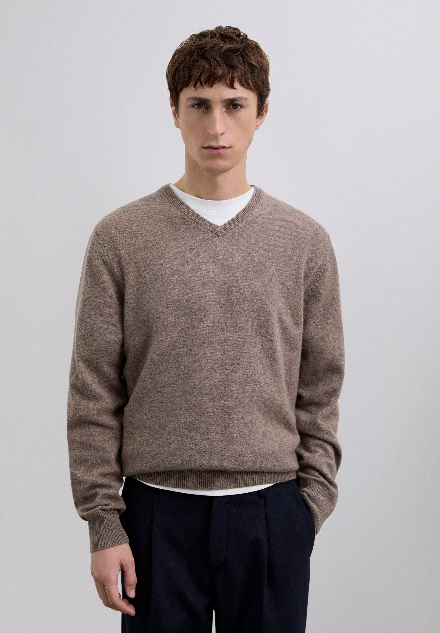 100% CASHMERE V-NECK SWEATER