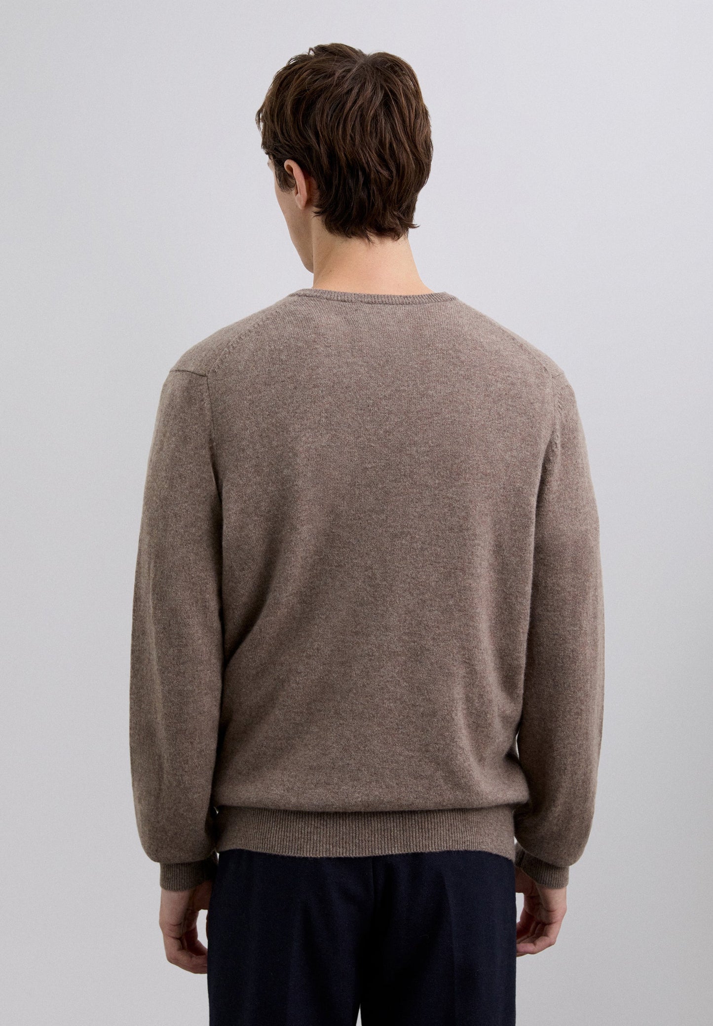 100% CASHMERE V-NECK SWEATER