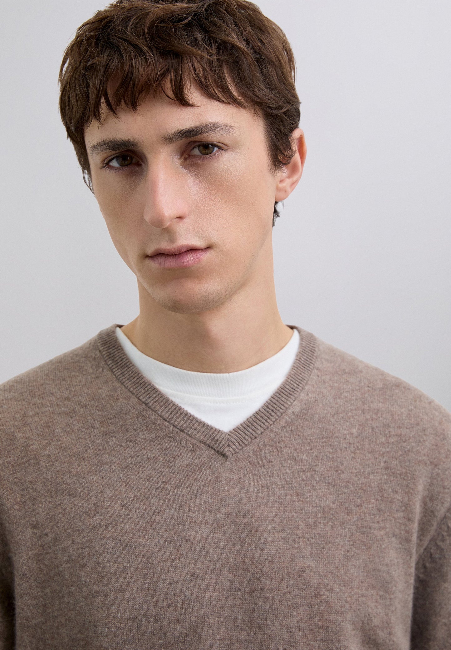 100% CASHMERE V-NECK SWEATER