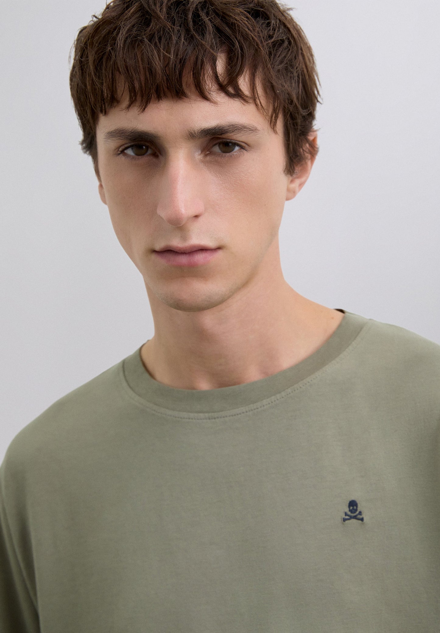 EMBROIDERED SKULL T-SHIRT