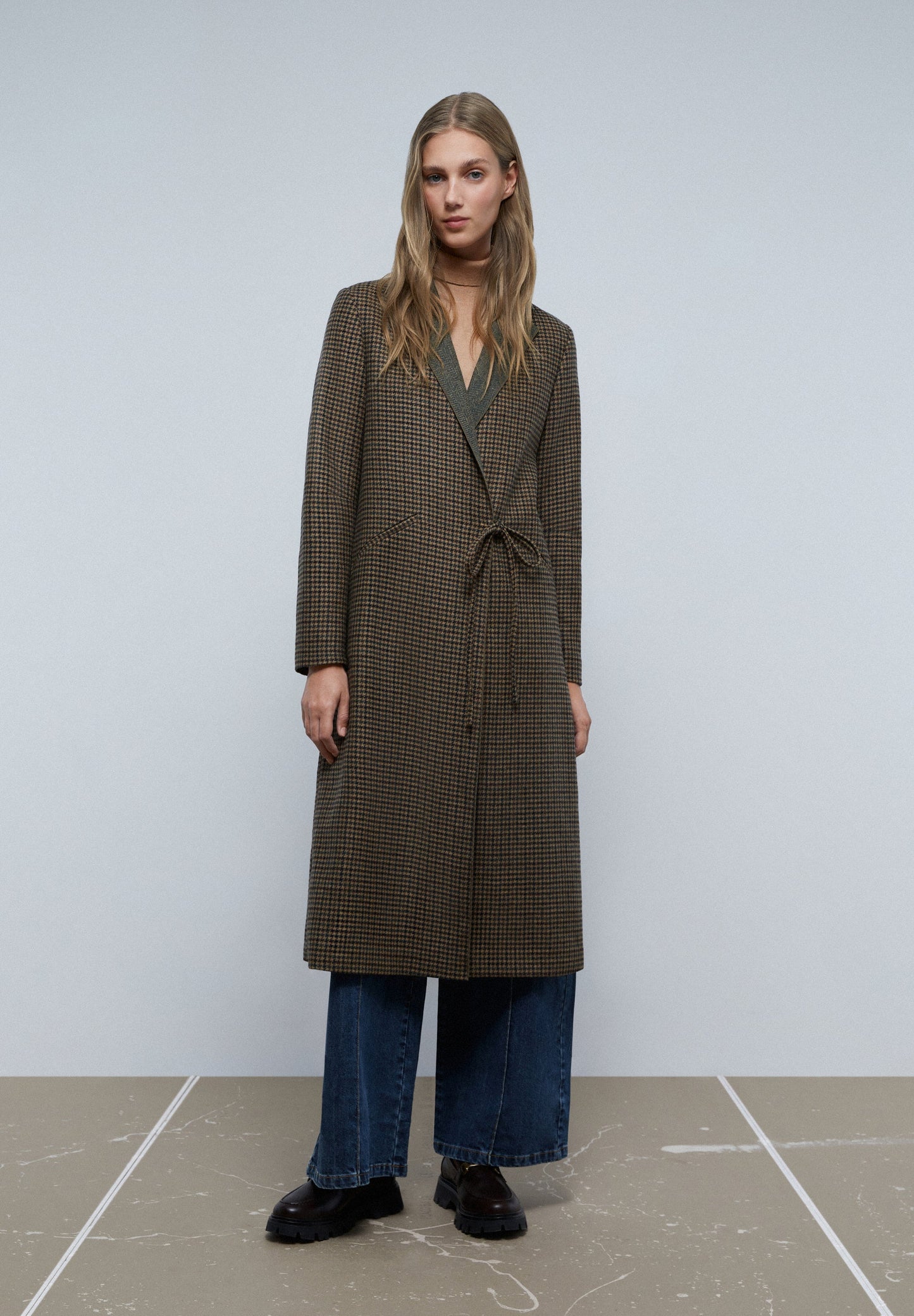 COAT WITH HERRINGBONE COLLAR DETAIL